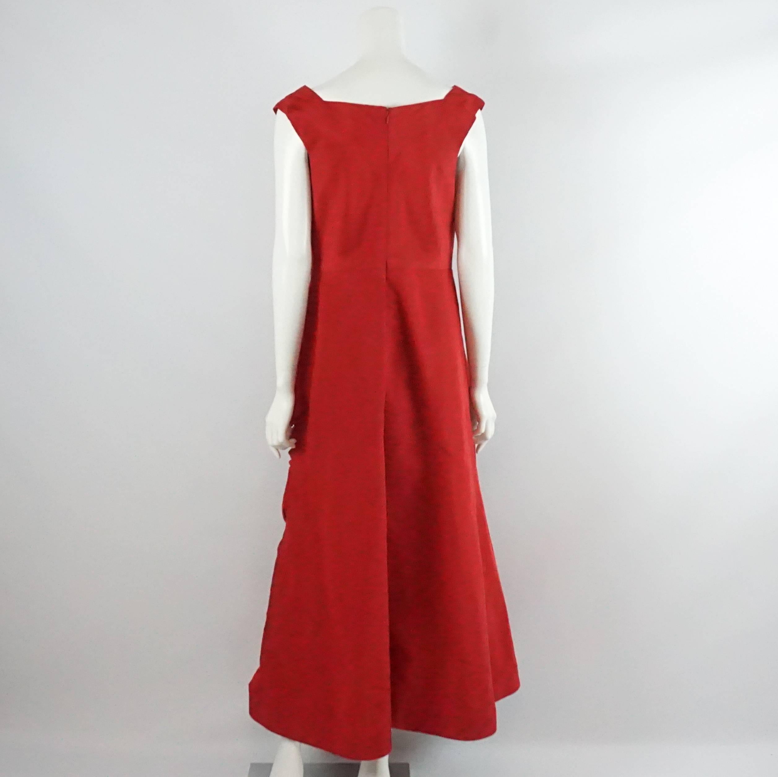 Oscar de la Renta Red Silk Taffeta Gown with Rose Ruched Front - 12 In Excellent Condition In West Palm Beach, FL