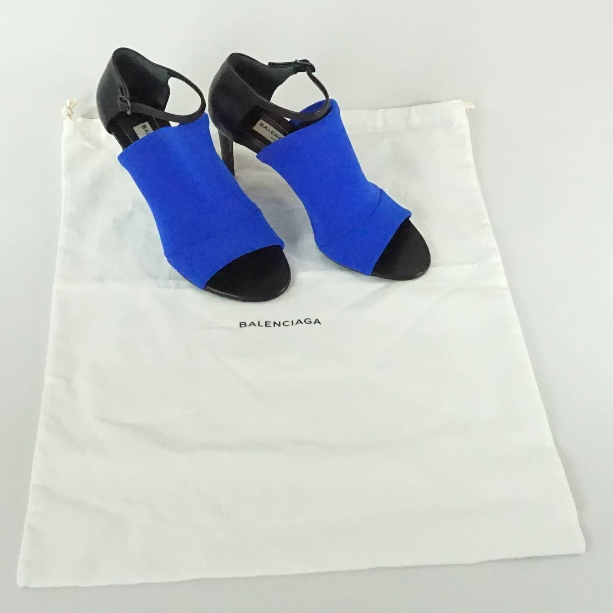 Balenciaga Black & Electric Blue Neoprene Glove Sandal - 36.5  In New Condition In West Palm Beach, FL