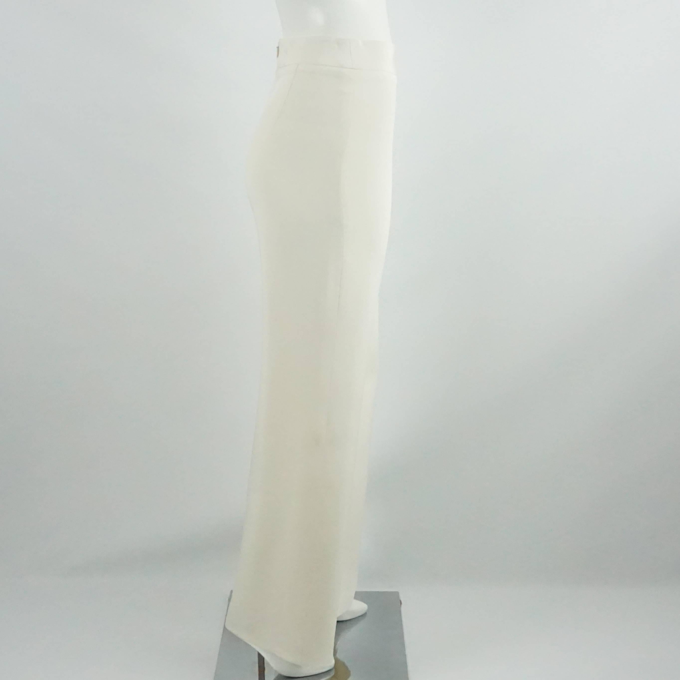 These beautiful Naeem Khan silk pants are ivory. They have a palazzo style. They are in very good condition with some minor pilled threads at the bottom.

Measurements
Waist: 27.5