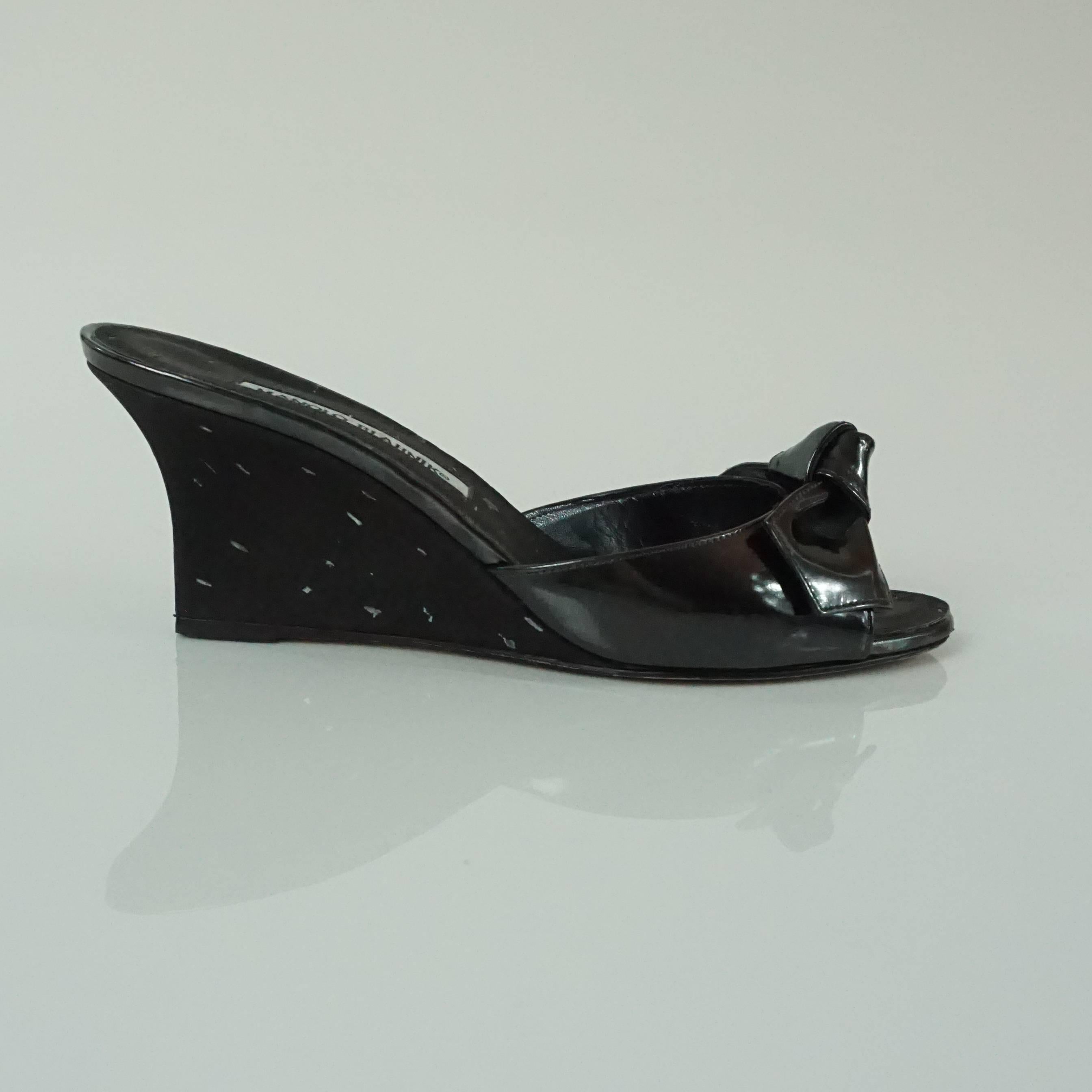 These Manolo Blahnik wedges are black cork. They have a black patent strap and bow. A duster is included. They are in very good condition with bottom wear and minor inside wear (see pictures).

Measurements
Platform: 0.25