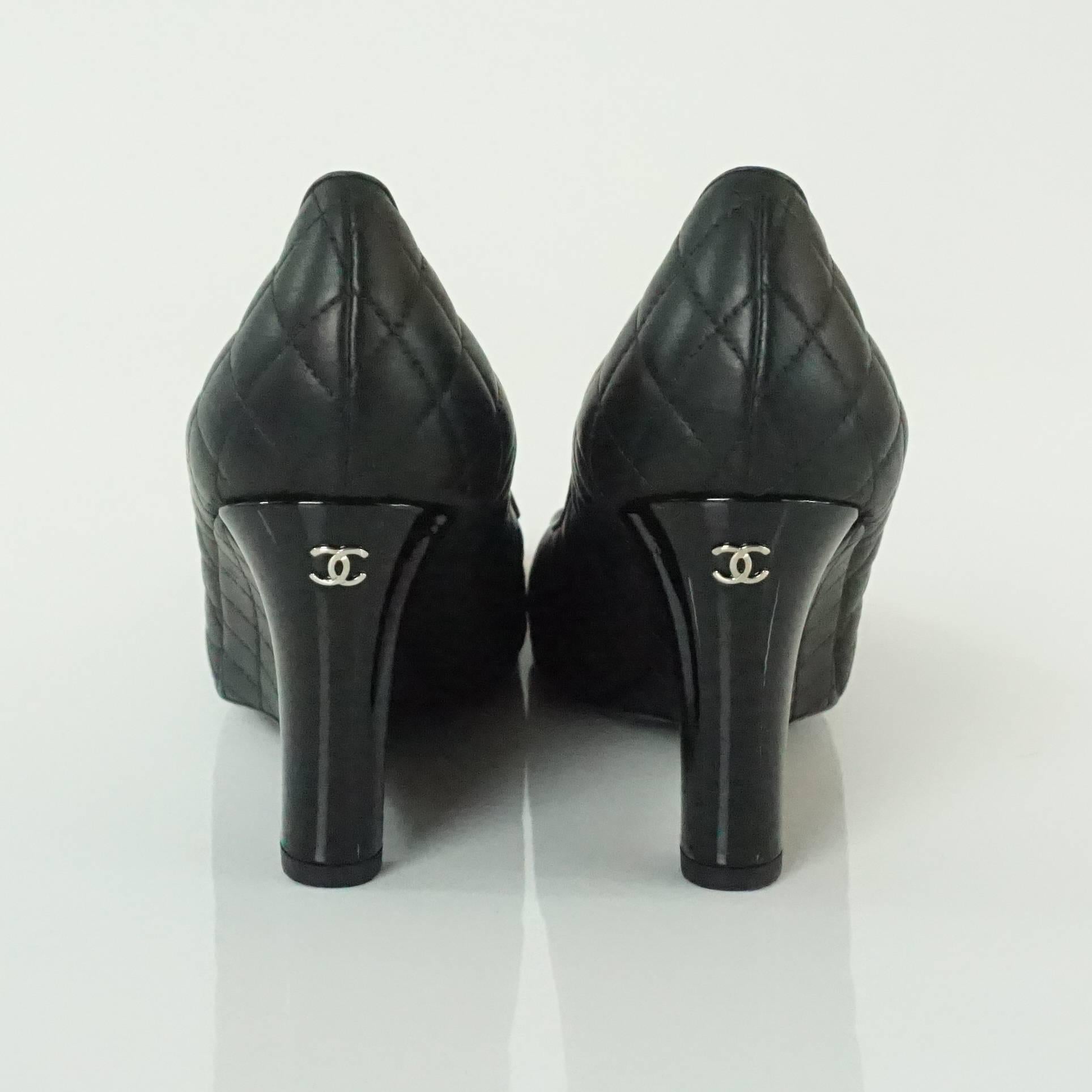 Chanel Black Quilted Leather and Patent Wedges - 38 In Excellent Condition In West Palm Beach, FL