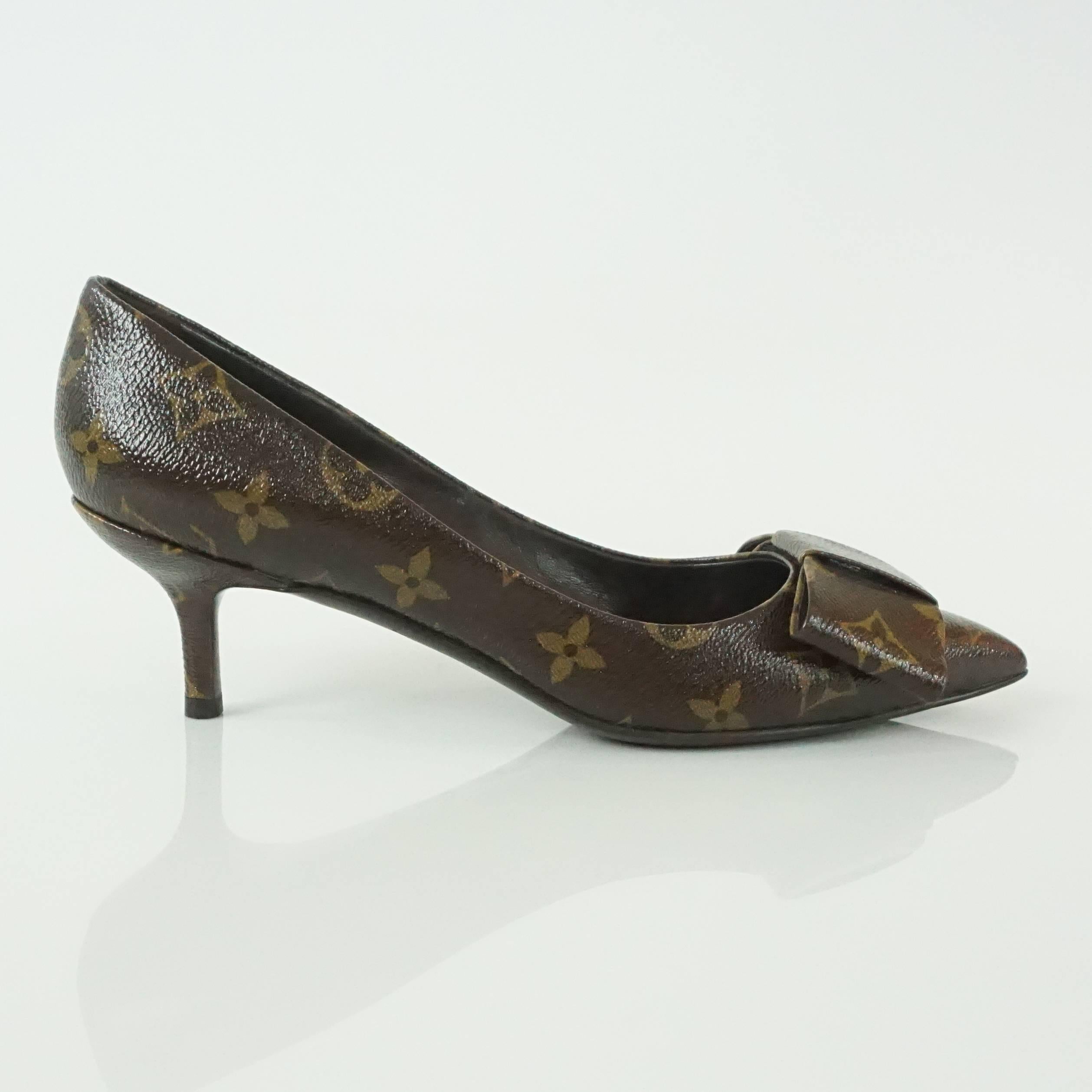 These Louis Vuitton brown monogram heels are pointed toe with a low heel. They are in excellent condition with minimal wear on the bottom. The only issue is that the heels tap on one shoe is on sideways. The heels also come with a duster. 

Heel: