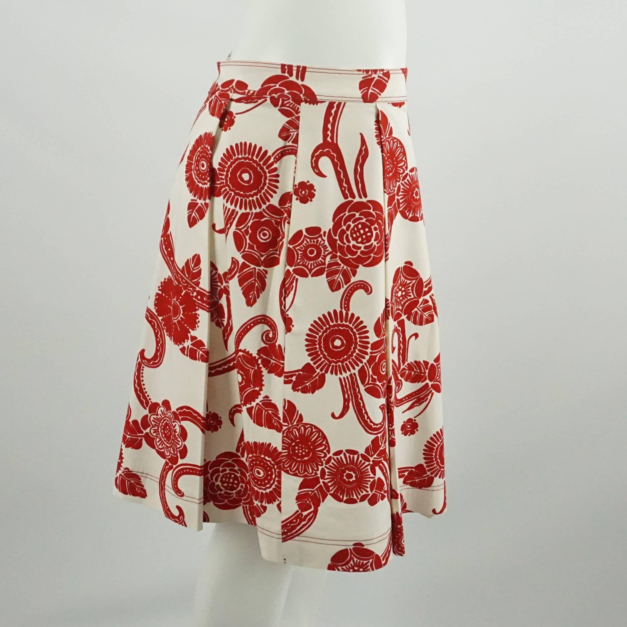 This Oscar de la Renta skirt is white cotton with a red design. It has some pleating and red stitching. This skirt is in very good condition and has some minor staining and loose threads.

Measurements
Waist: 32