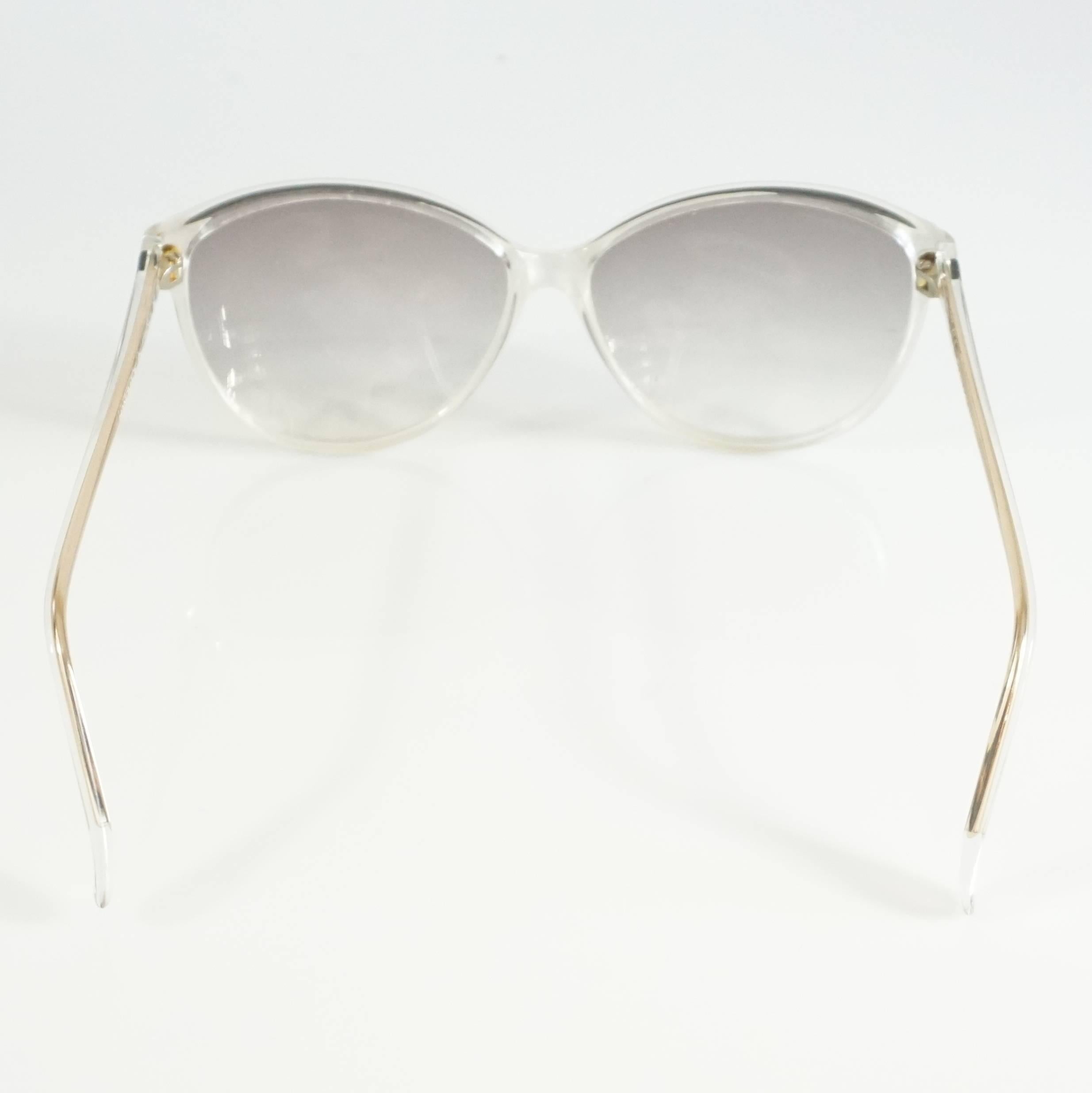 Rochas White Mother of Pearl Cateye Sunglasses - 1970's In Excellent Condition In West Palm Beach, FL