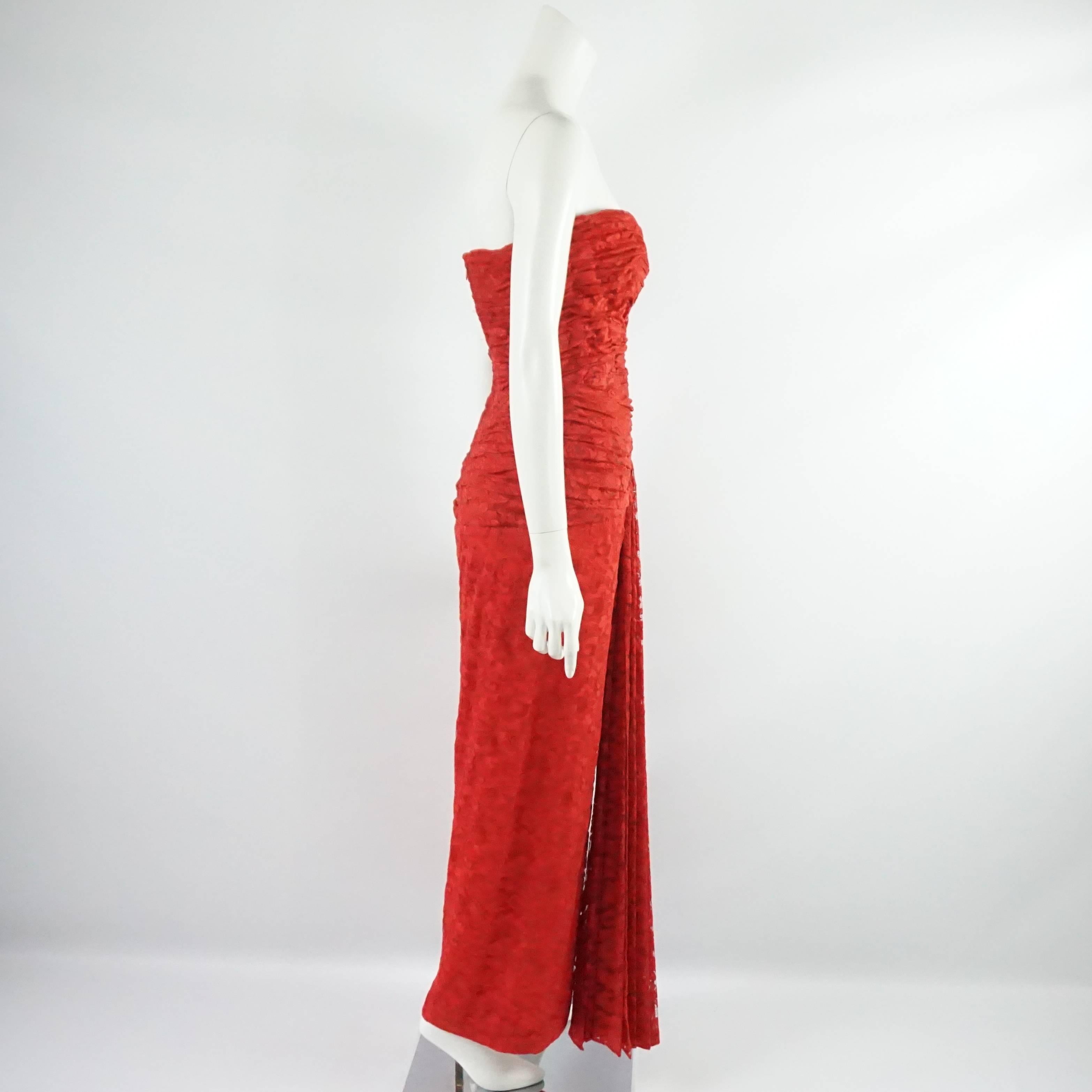 This Mark Zunino gown is made of red lace. It is strapless and has a sweetheart neckline. This gown is in excellent condition.

Measurements
Bust: about 32"
Waist: 28"
Hips: 32.5"
Length: 49"