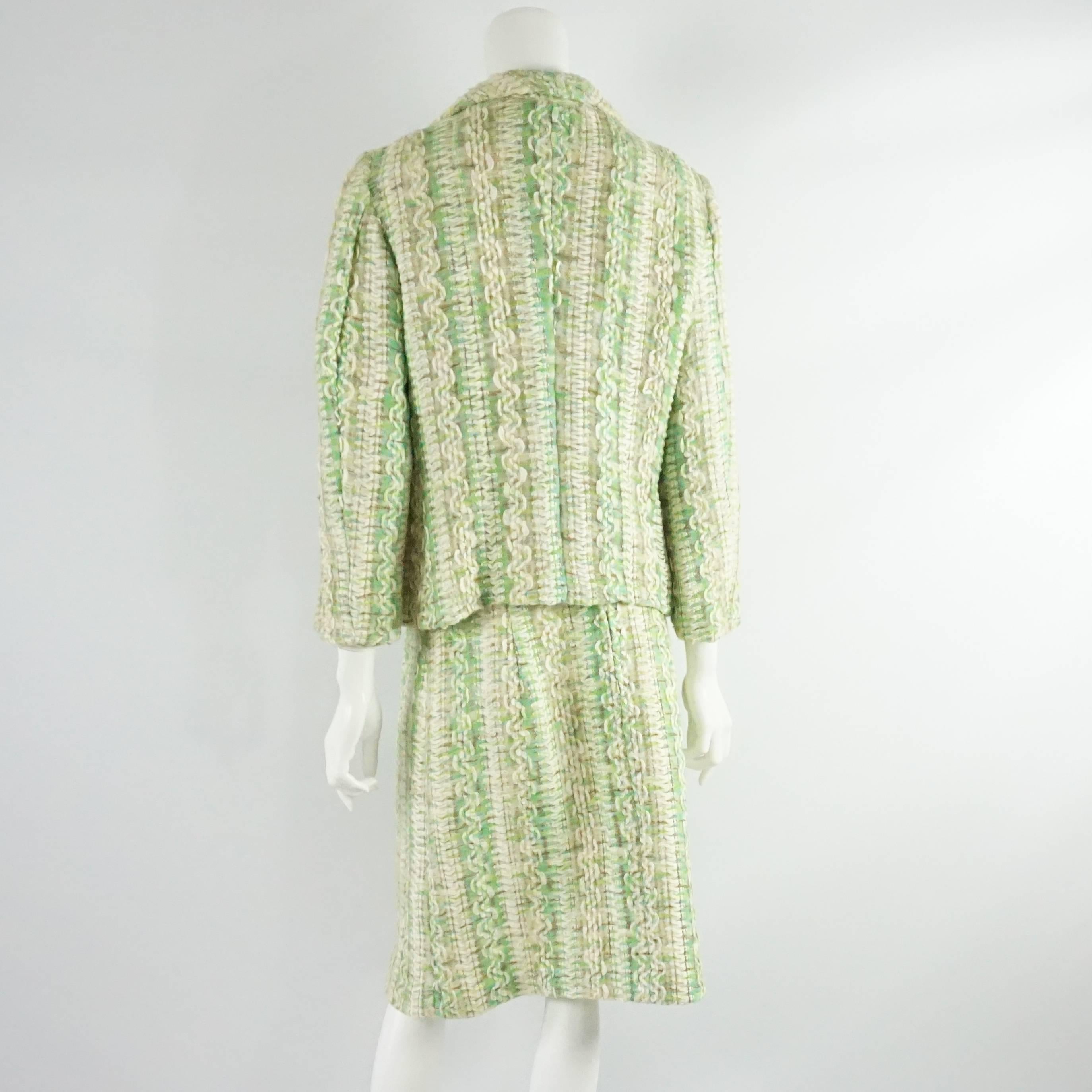 Beige Bill Blass Vintage 1980's Vintage Green Tweed Skirt Suit - Size 8 en vente