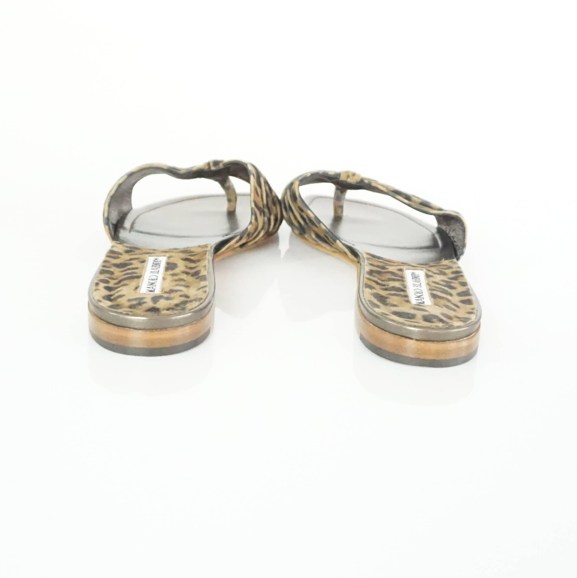 Manolo Blahnik Animal Print Suede Thong Sandals - 40 In Excellent Condition In West Palm Beach, FL