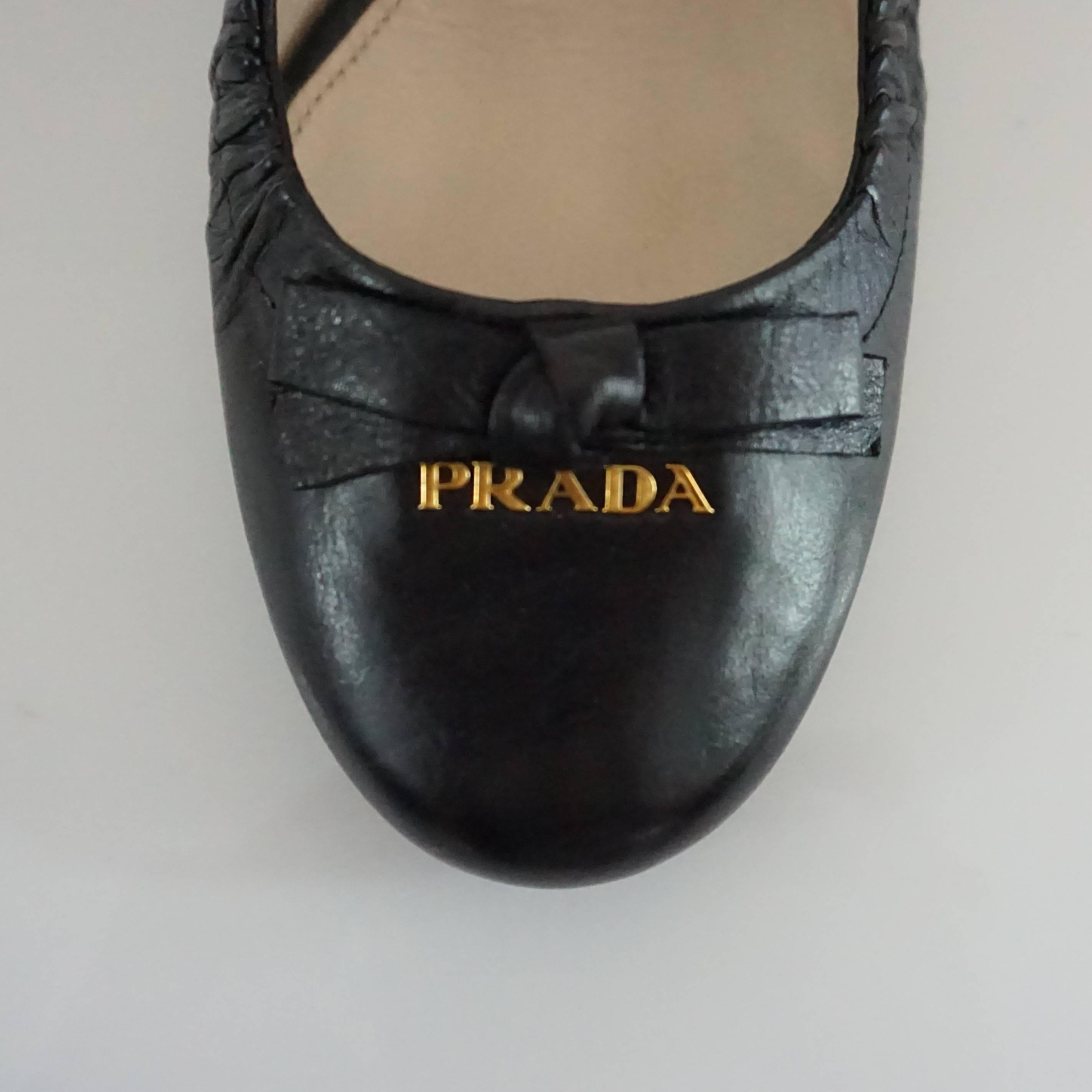 Prada Black Leather Pumps with Block Heels - 39.5 In Excellent Condition In West Palm Beach, FL