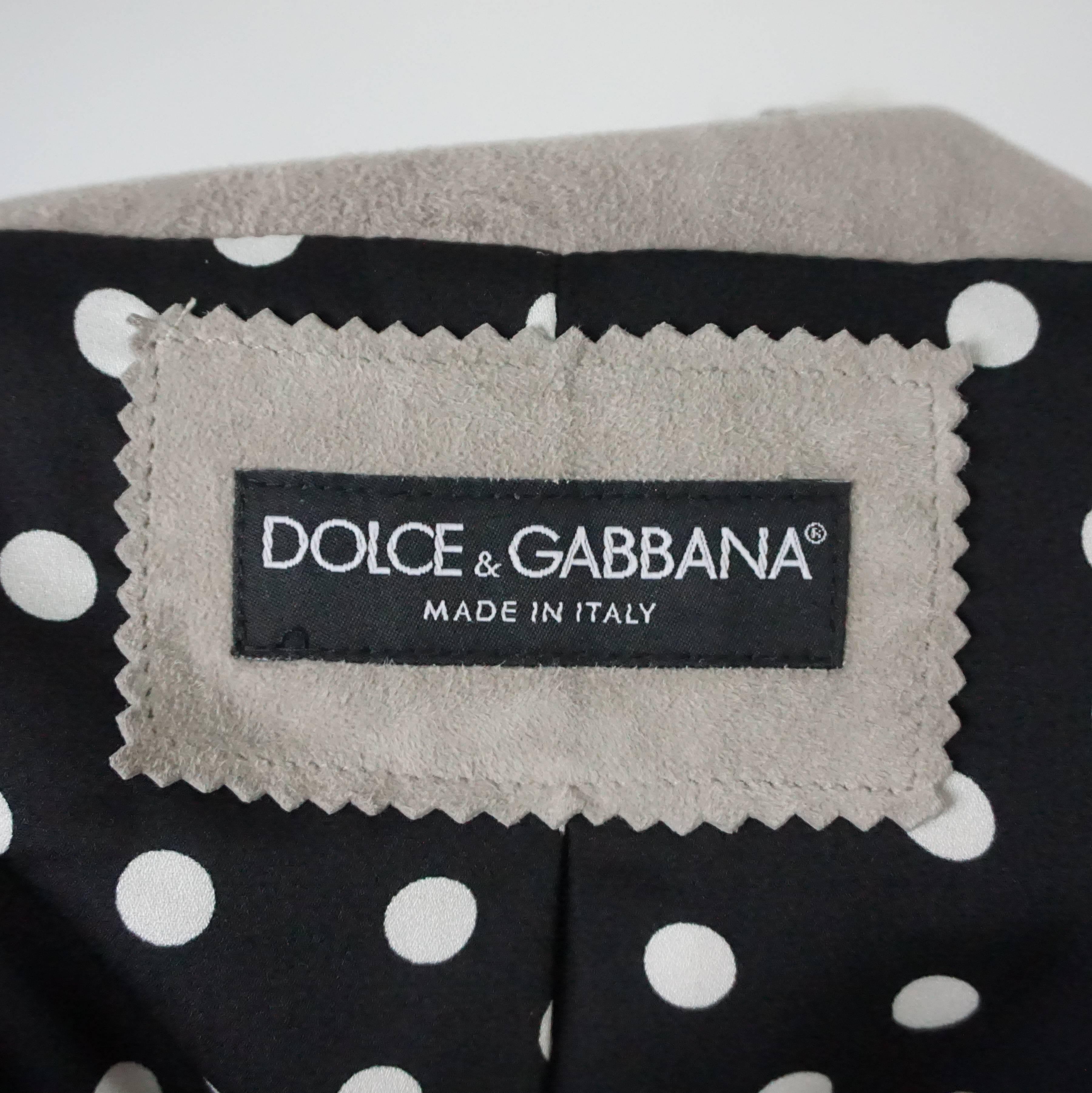 Dolce & Gabbana Veste en daim gris avec bordures en dentelle ivoire - Taille 42 Circa 2000 Excellent état - En vente à West Palm Beach, FL