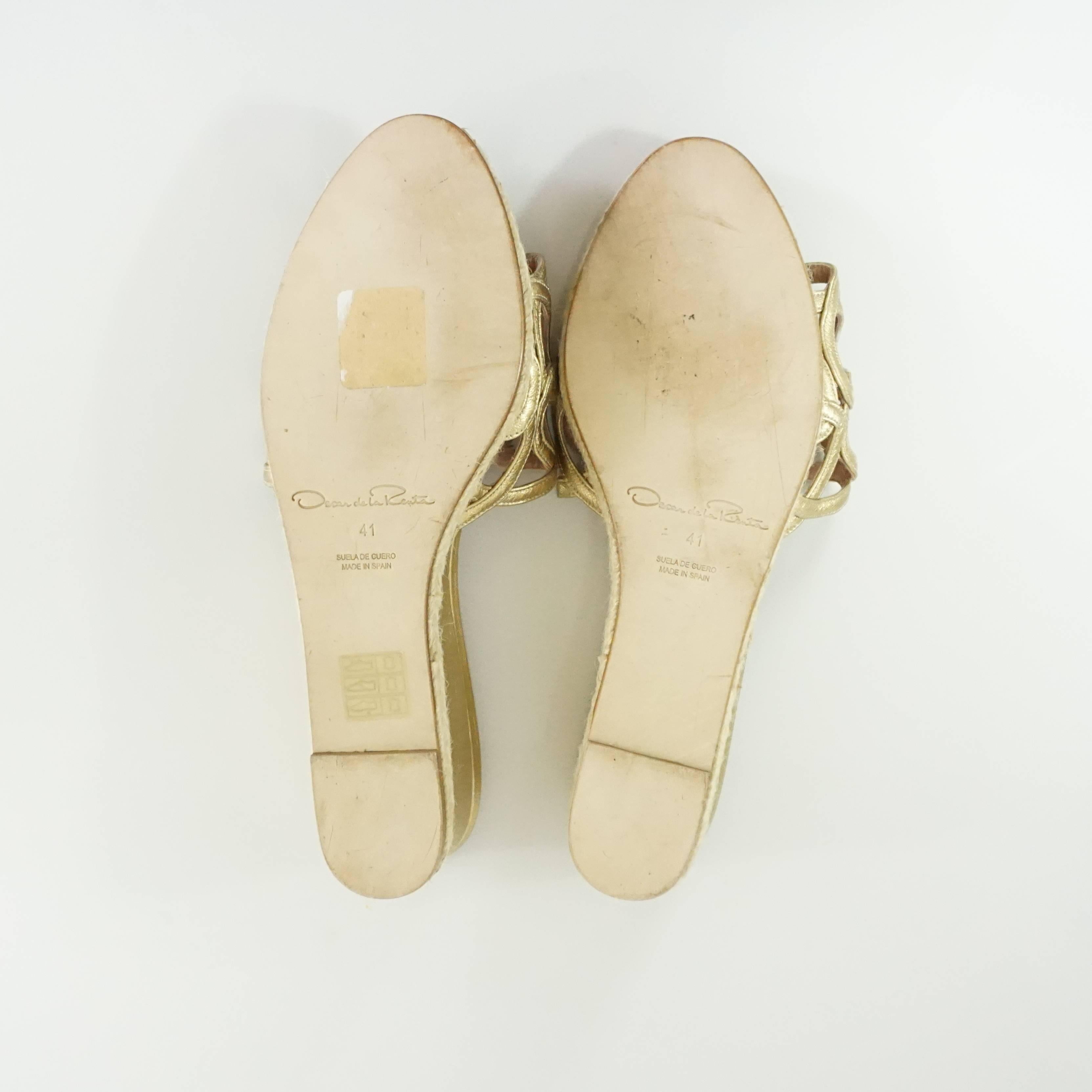 Oscar de la Renta Chaussures à semelles compensées courtes en cuir à découpes dorées - 41 en vente 1