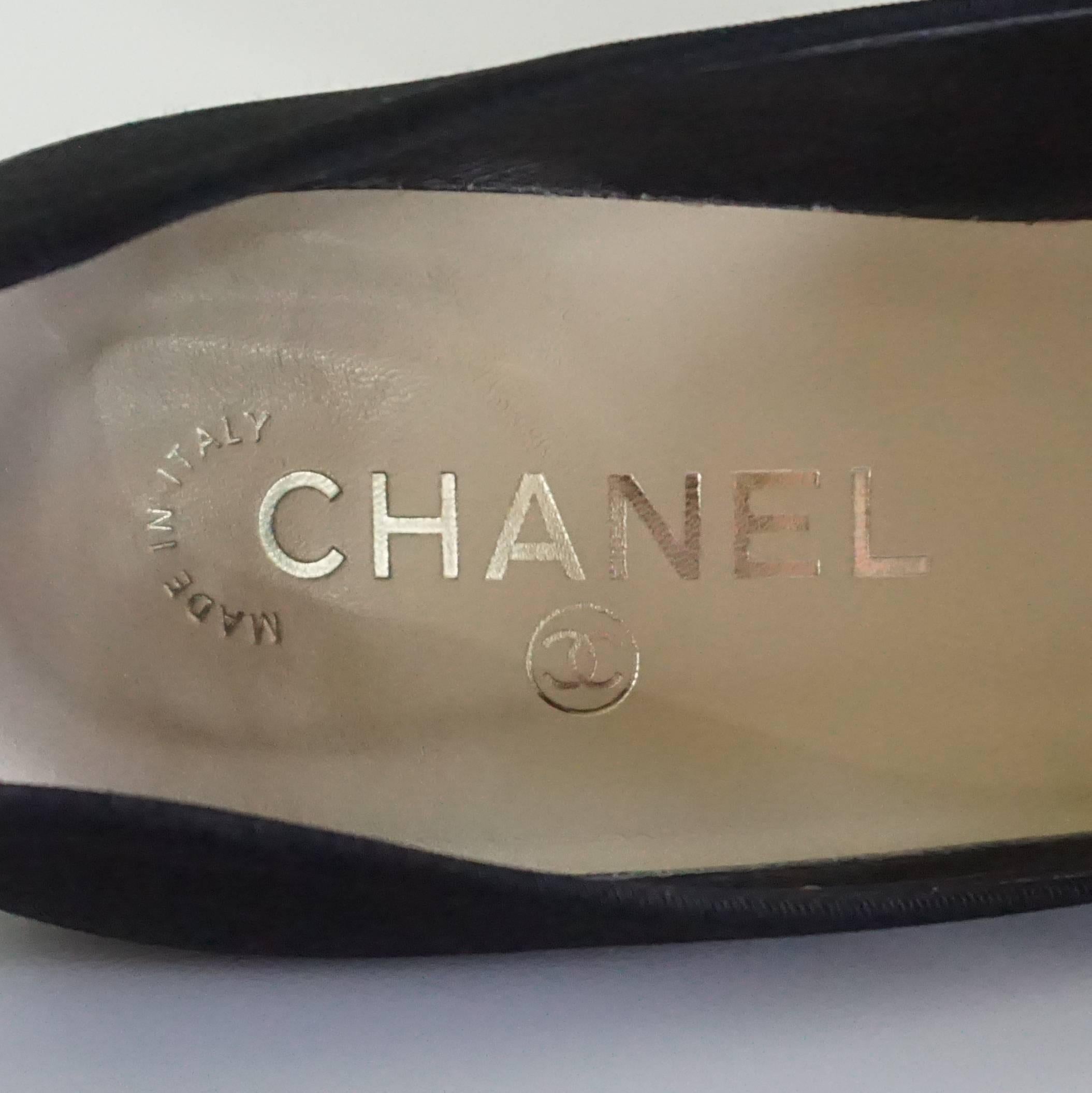 Chanel Black Grosgrain Pumps with Ivory Silk Camellia - 37 1