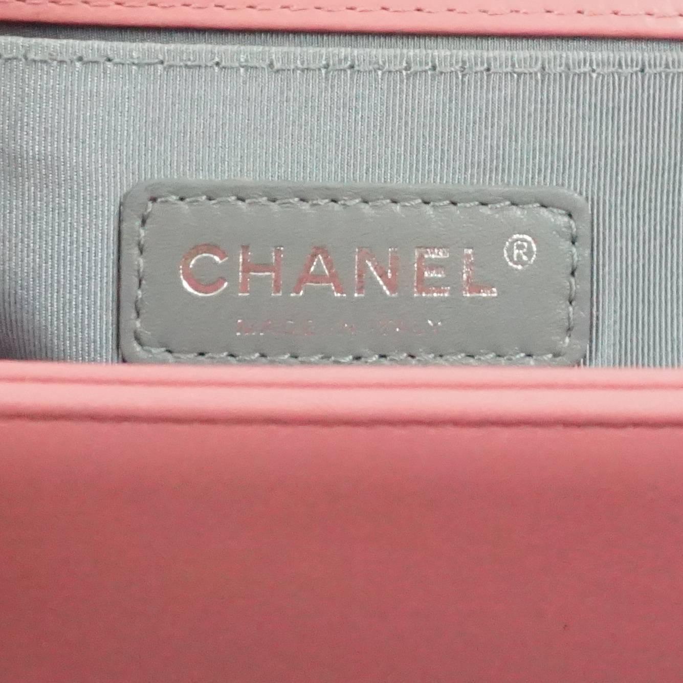 Chanel Pink Chevron Quilted Medium Boy Bag - SHW - 2016 In Excellent Condition In West Palm Beach, FL