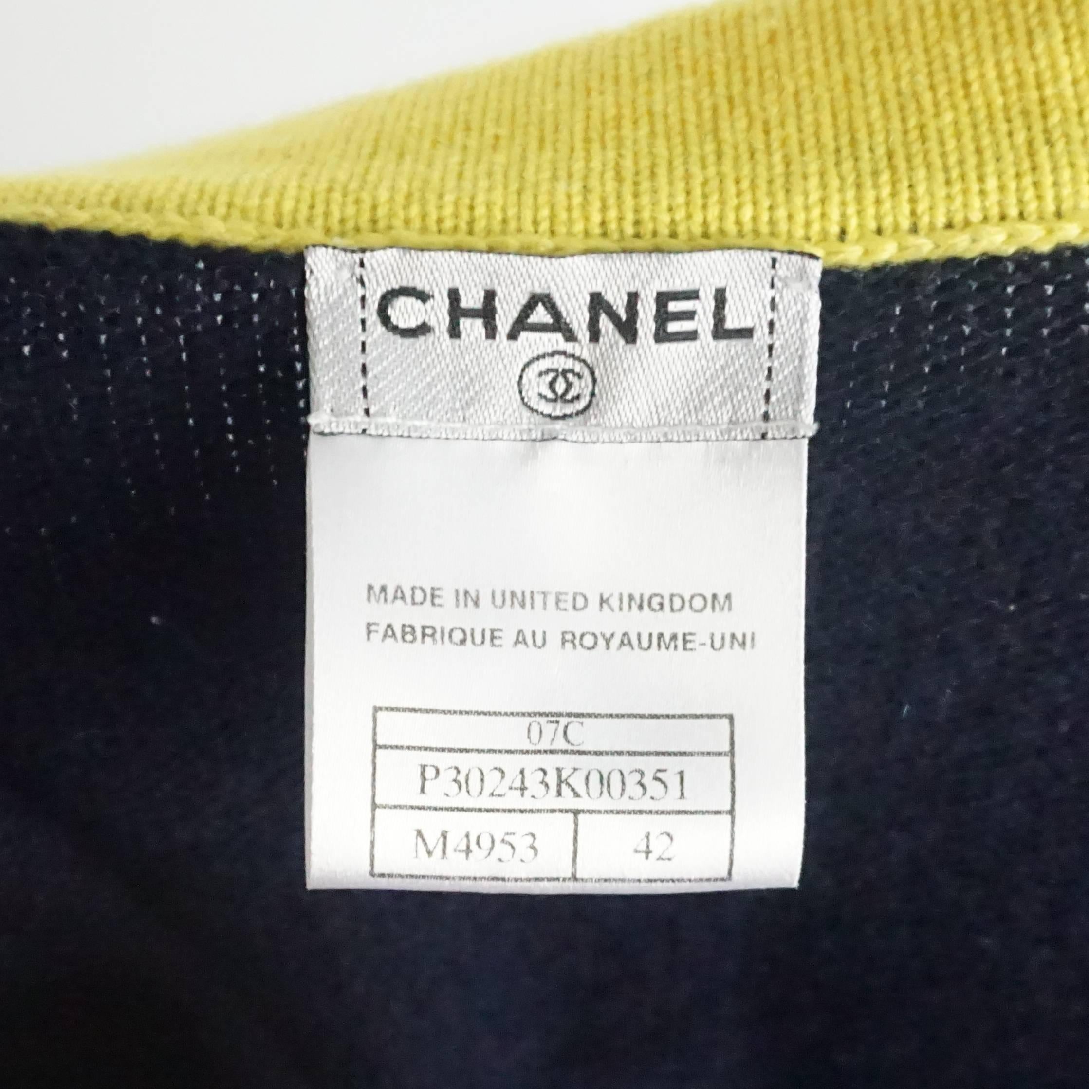 Chanel Navy and Yellow Trim Cashmere Sweater - 42 In Good Condition In West Palm Beach, FL