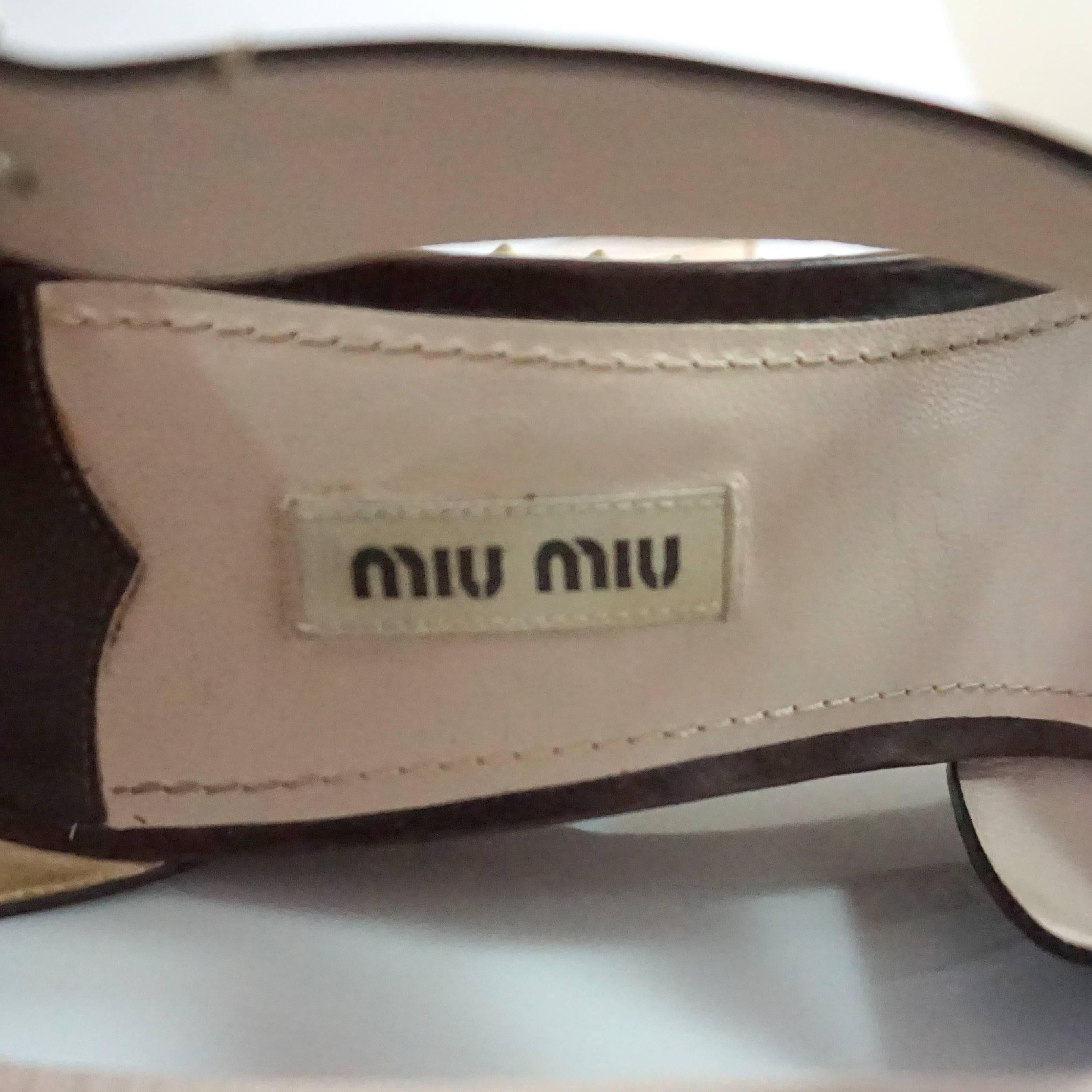 Miu Miu Brown Leather Strappy Sandal with Wood Chunky Heel - 41 In Fair Condition In West Palm Beach, FL