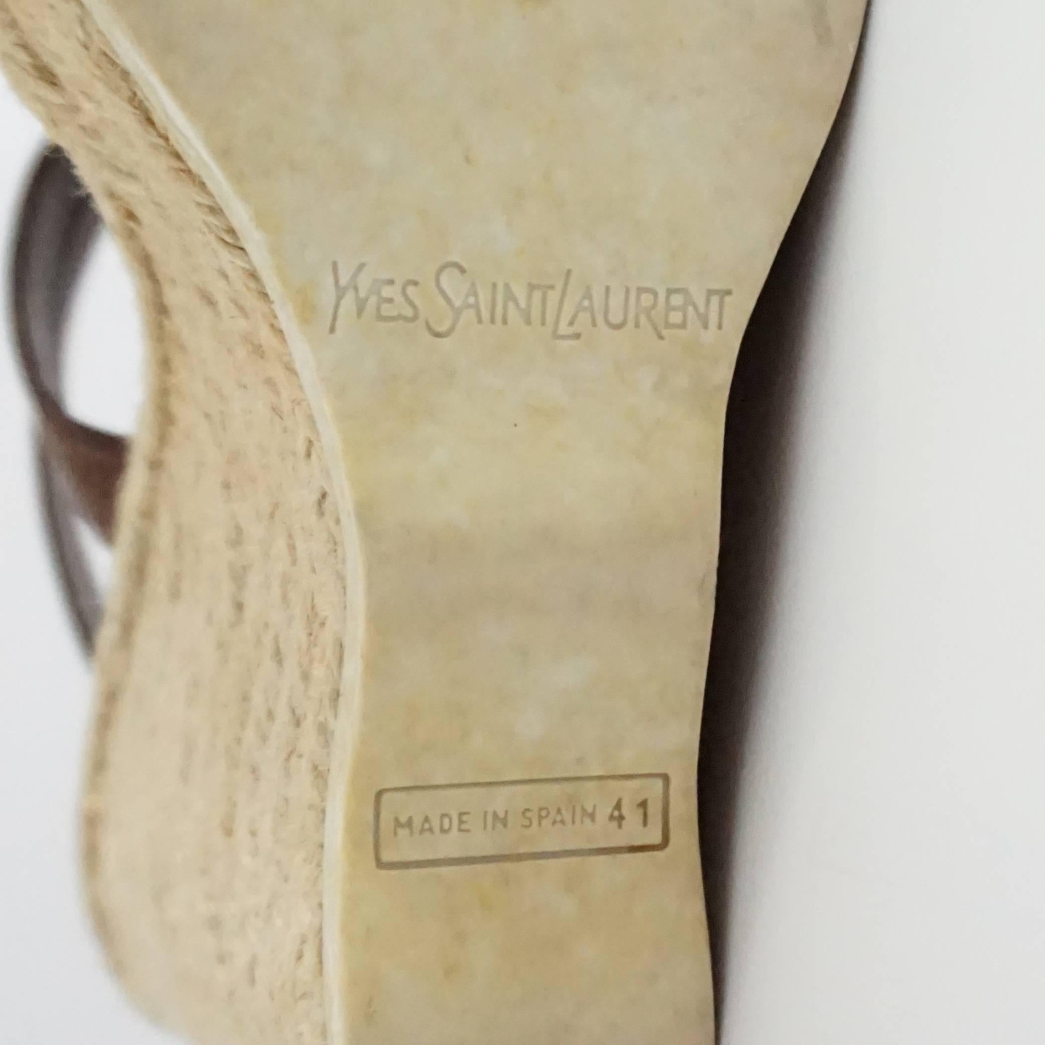 YSL Brown Leather Ankle Strap Straw Wedges - 41 In Good Condition For Sale In West Palm Beach, FL