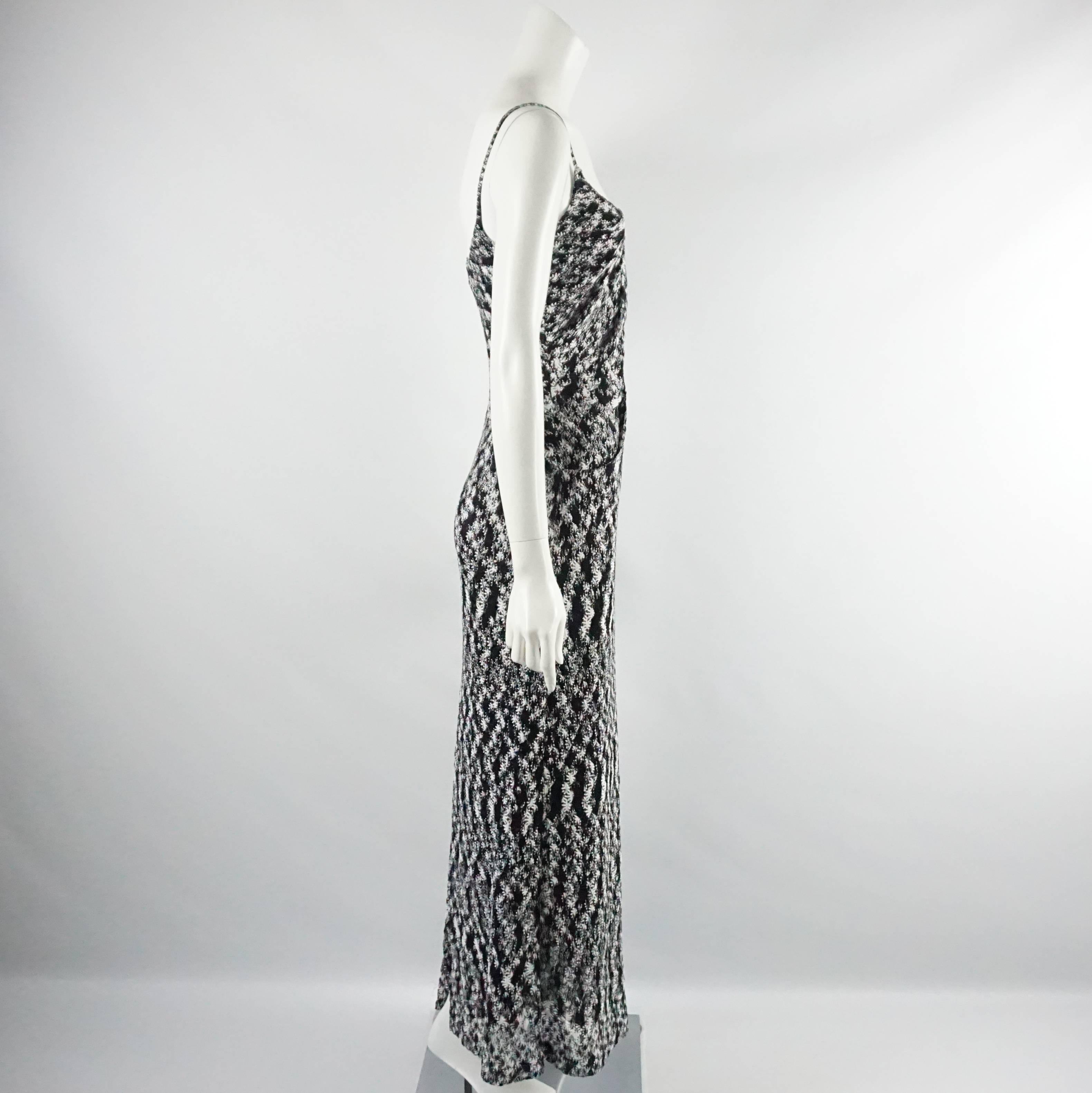 This Missoni knitted maxi dress is a black and white print. It has spaghetti straps, pockets, and a slit in the back. This dress is in excellent condition.

Measurements
Bust: 32 in.
Waist: 28 in.
Hips: 33 in.
Length: 57 in.
Slit Length: 22.5 in. 