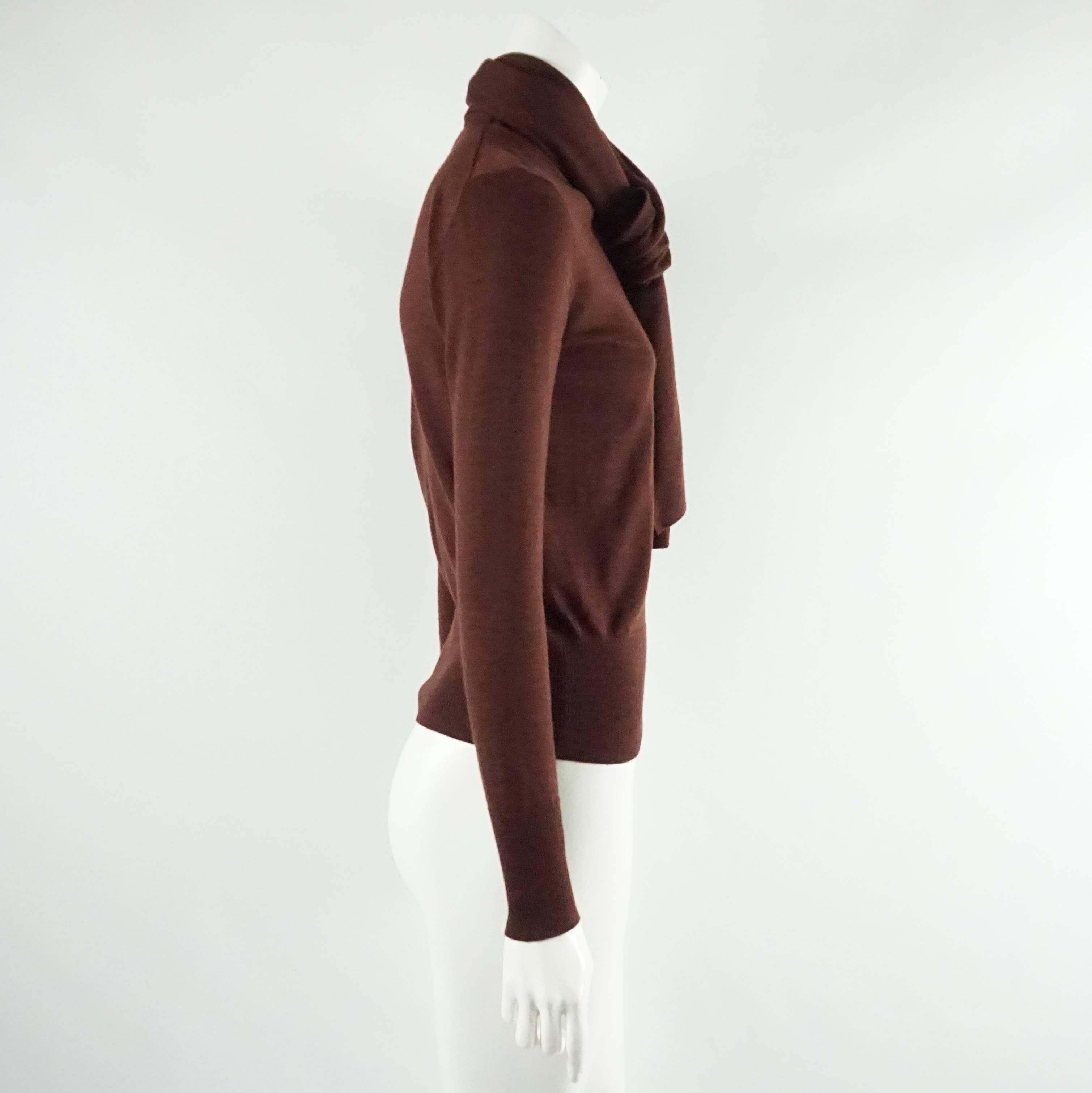 This Hermes burgundy cashmere sweater is a round neck style with an attached folded scarf piece around the neck (cannot be removed). It is in excellent condition with very minor wear. Size 40, circa 2000's. 

Measurements
Shoulder to Shoulder: 15