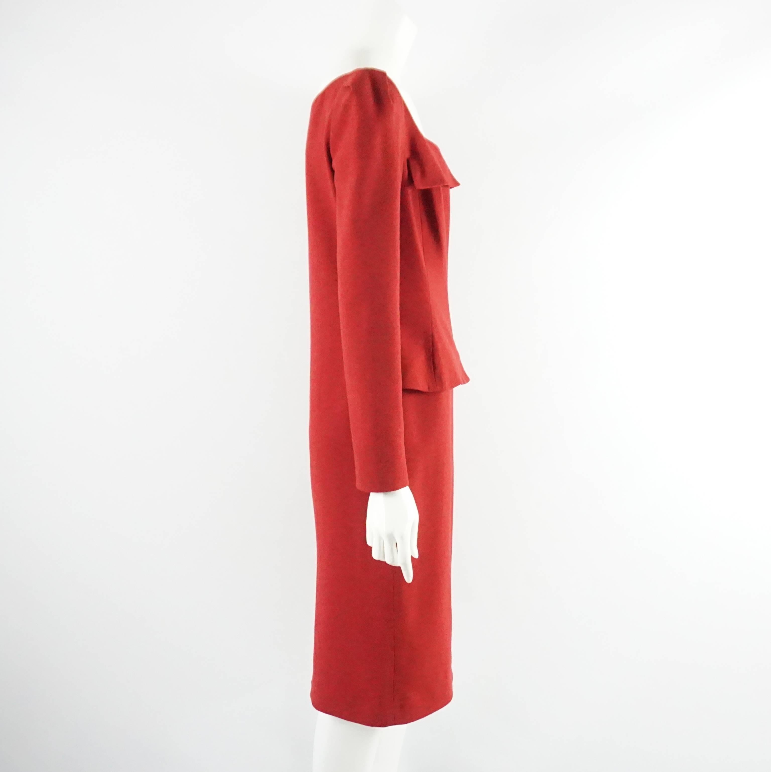 This Alexander McQueen dress is made of red wool. It features long sleeves and a peplum. This dress is in excellent condition.

Measurements
Shoulder to Shoulder: 15