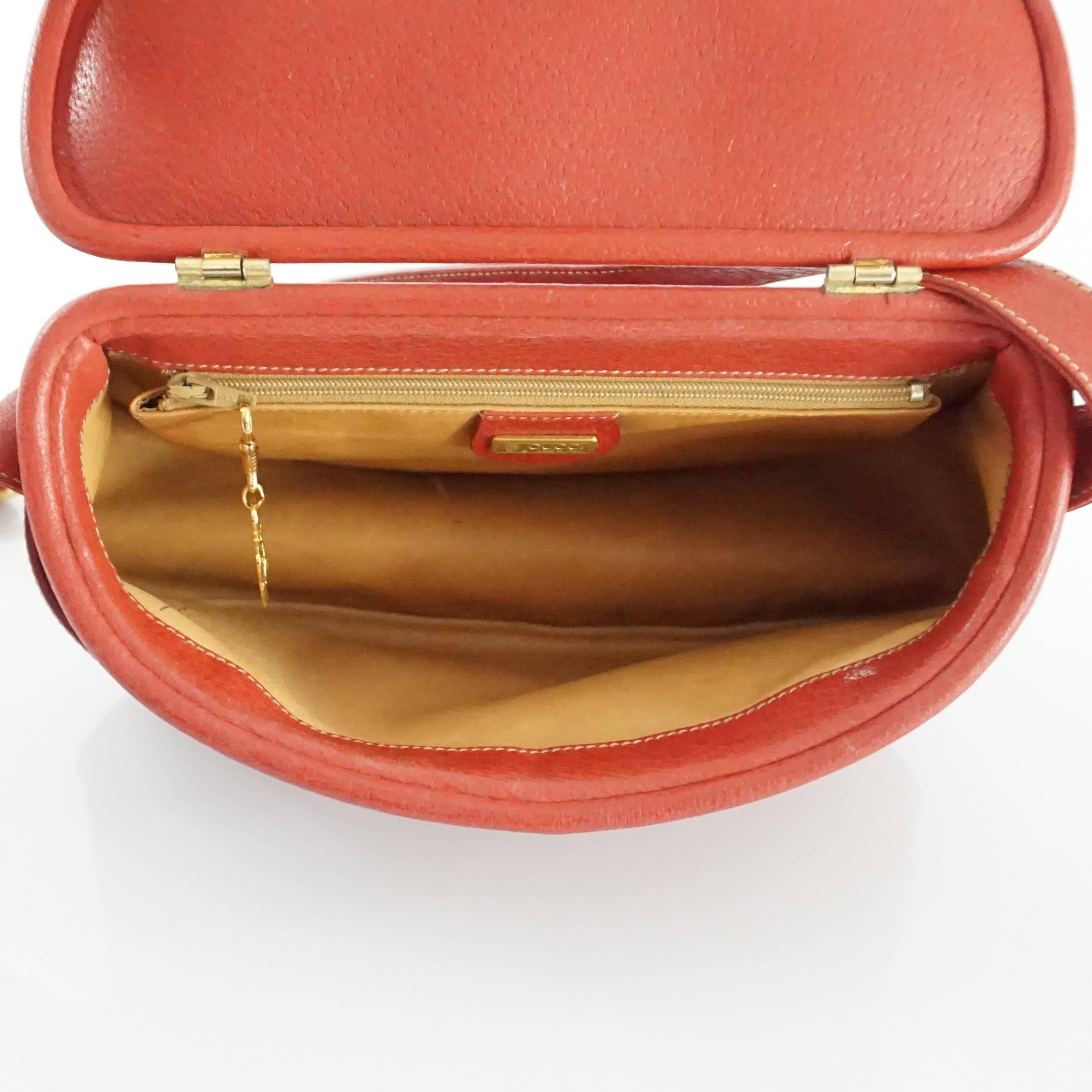 Gucci Red Leather Vintage Shoulder Bag - 1980's  In Good Condition In West Palm Beach, FL