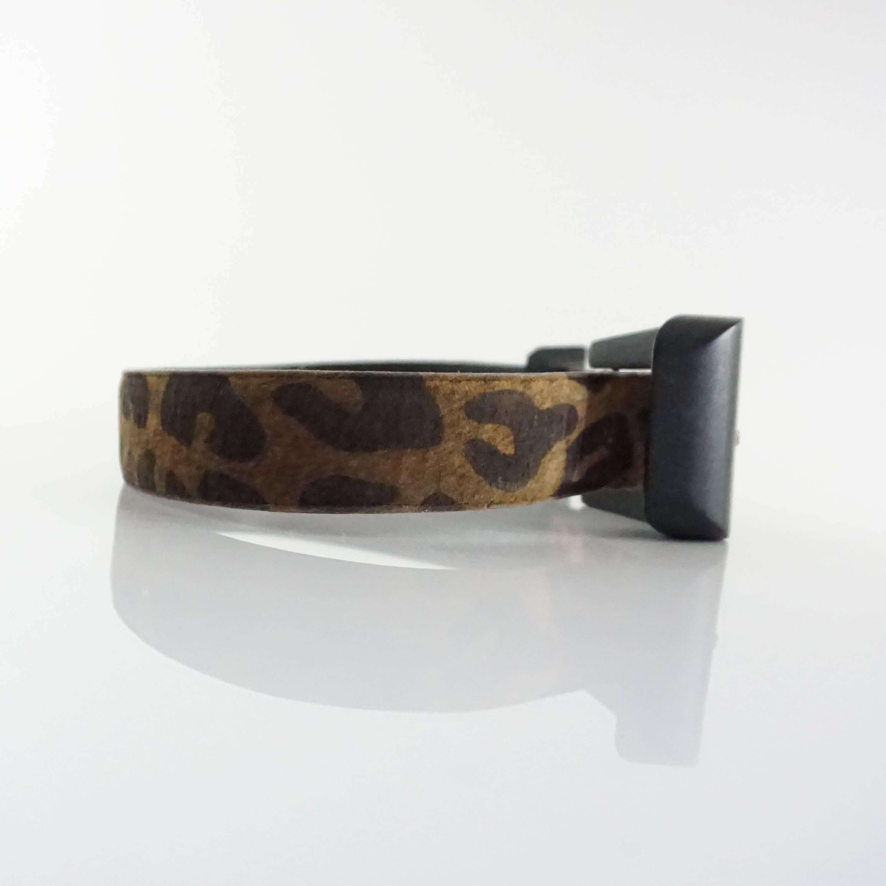 This  Patricia von Musulin belt is animal print with a large wooden black buckle. This belt is in very good condition with minor scratches / markings on the buckle and interior.

Measurements
Length of buckle: 3.75"
Height of buckle: 2.5"