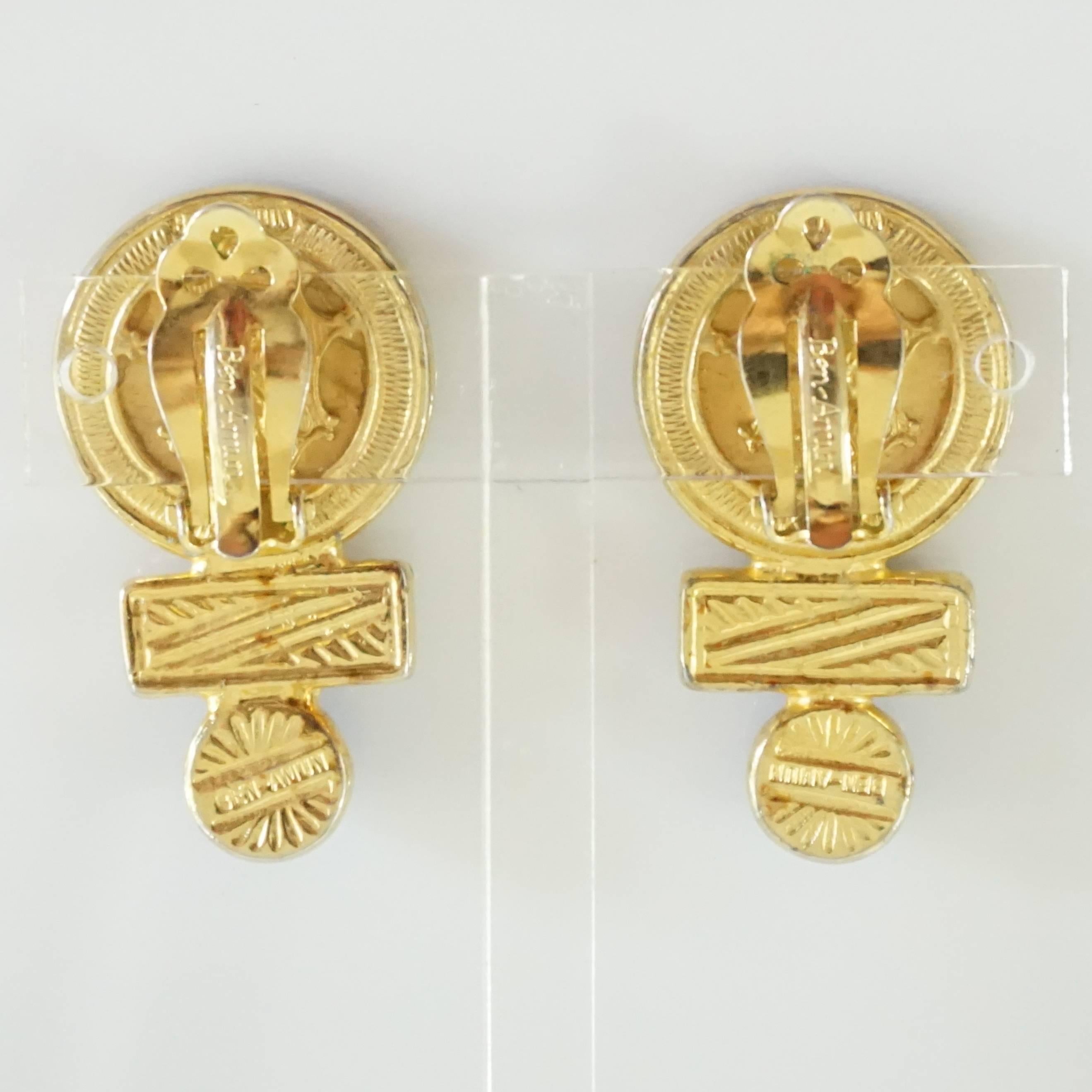 These lovely Ben Amun clip-on earrings have a stacked look. They have a gold coin, rhinestones, and a blue stone. The earrings are in good condition with some markings on one of the earring coins. 

Height: 1.75