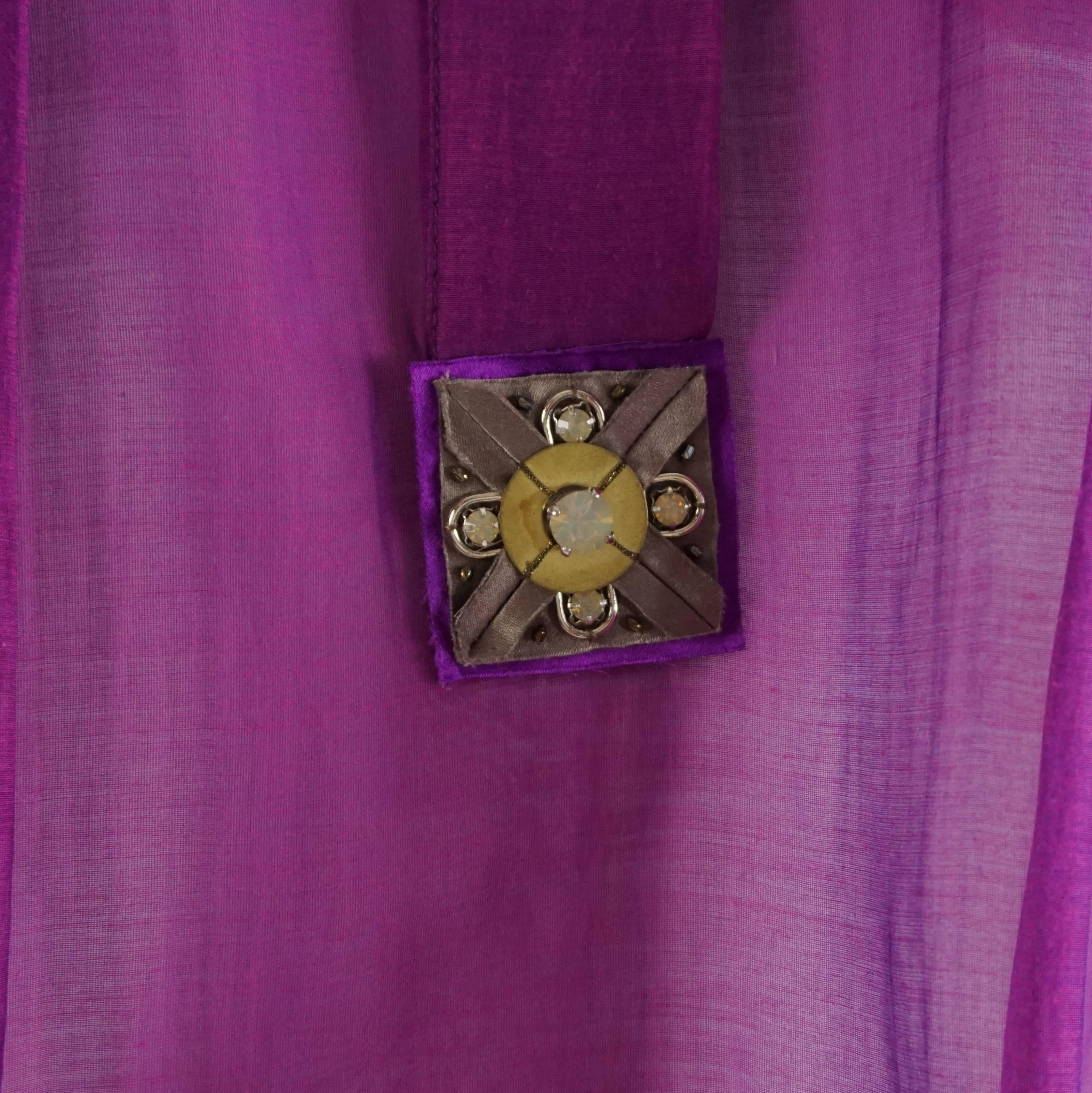 Kurzärmeliges Oberteil aus lila Seidenorganza von Versace mit Steindetails - 38 im Angebot 1