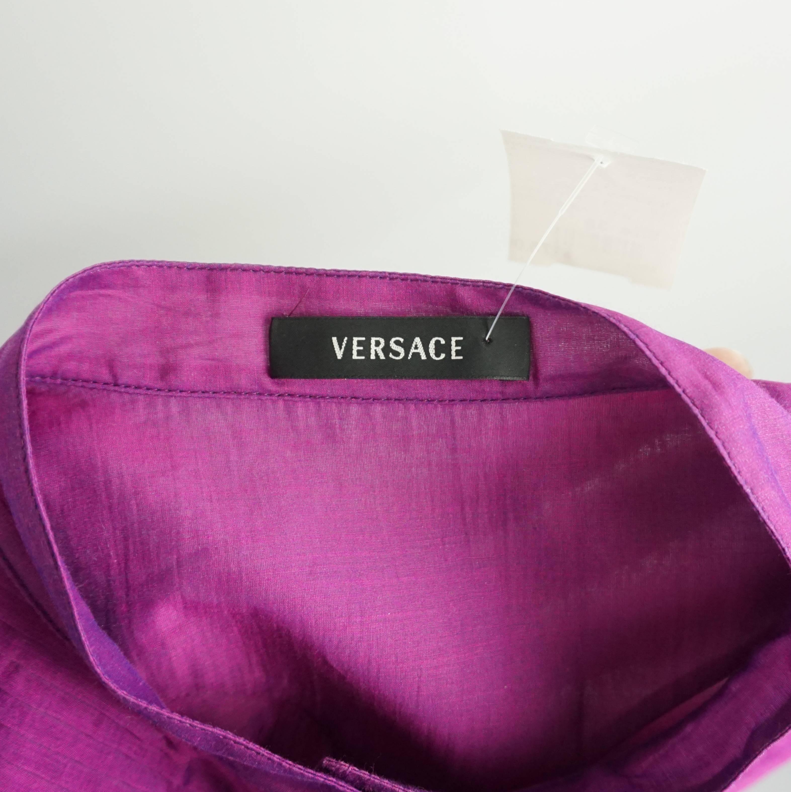 Kurzärmeliges Oberteil aus lila Seidenorganza von Versace mit Steindetails - 38 im Angebot 2