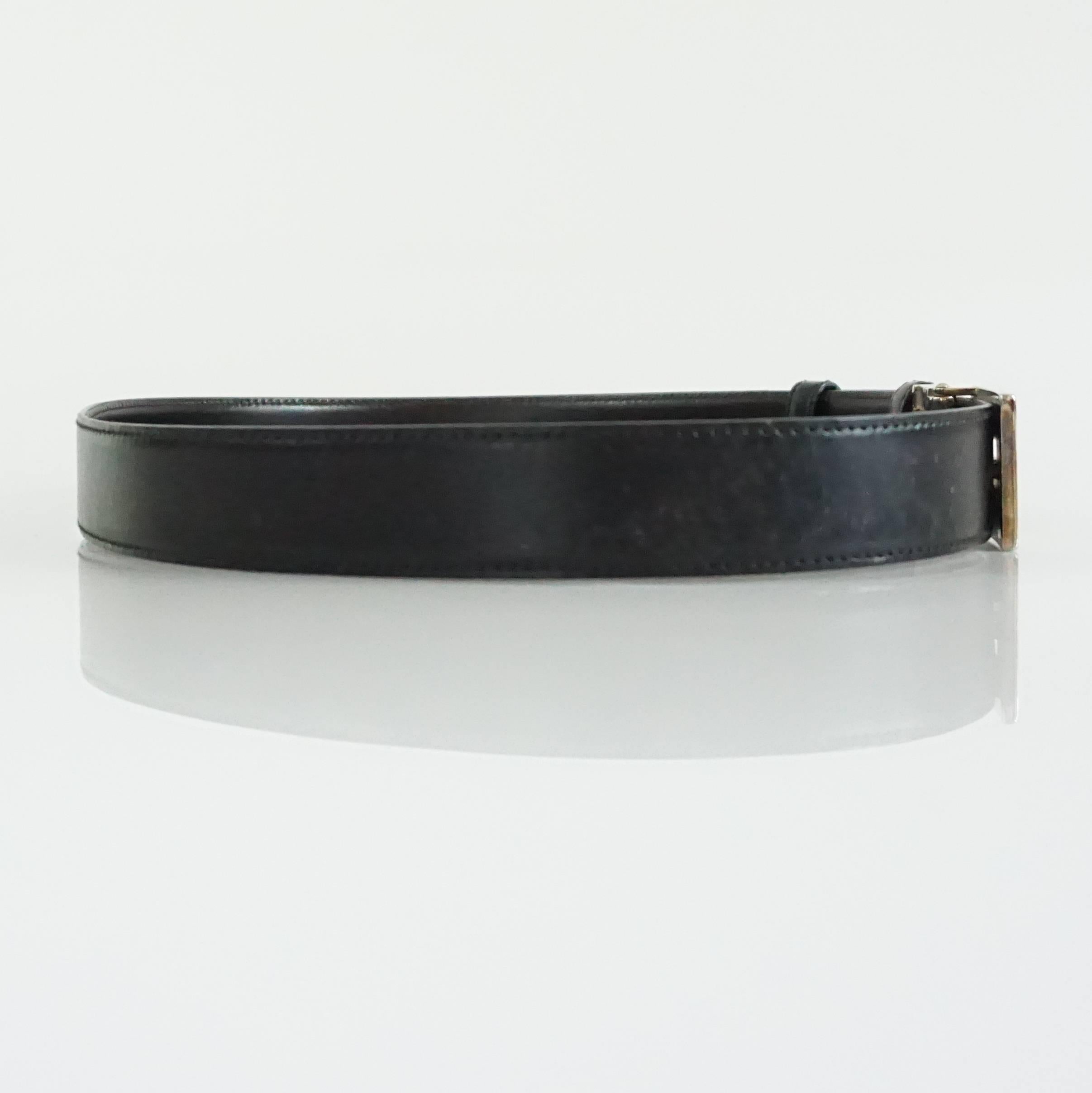 This Gucci belt is black leather with a silver "G" buckle. This belt is in very good condition with wear on the buckle and the belt. 

Measurements
Length: 30.5-33" (with room for several more holes)
Height: 1.12"
