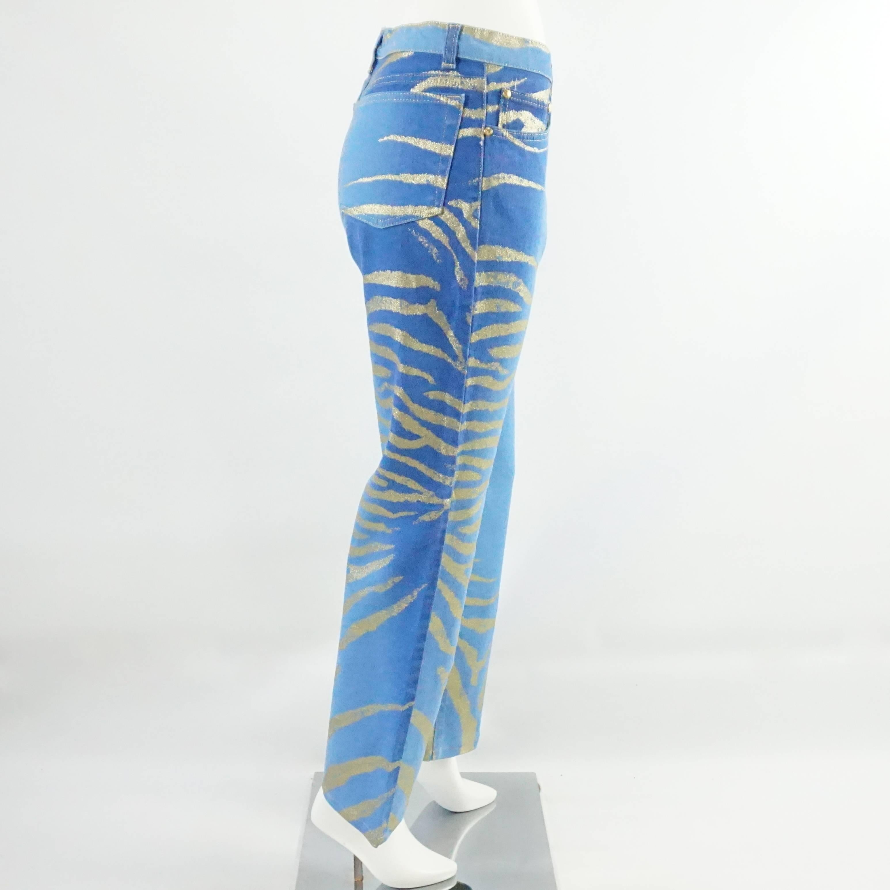 These Roberto Cavalli blue jeans have a gold glitter zebra print. They are in excellent condition with very minor staining and a couple pilled threads. Size small.

Measurements
Waist: 30"
Hips: 38.5"
Length: 41.5"
Inseam: