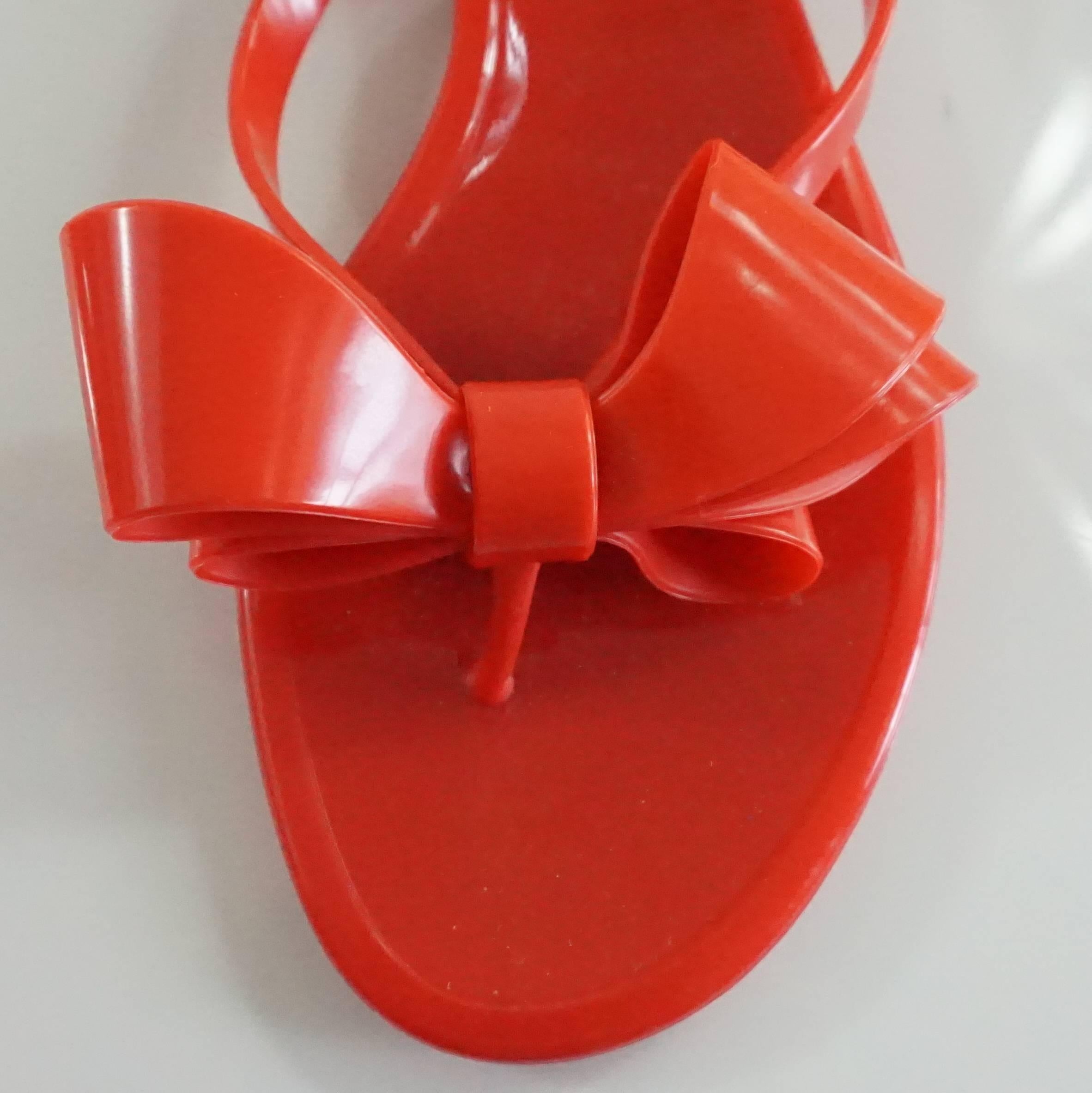 Valentino Red Jelly Bow Sandals, Size 37 In Excellent Condition In West Palm Beach, FL
