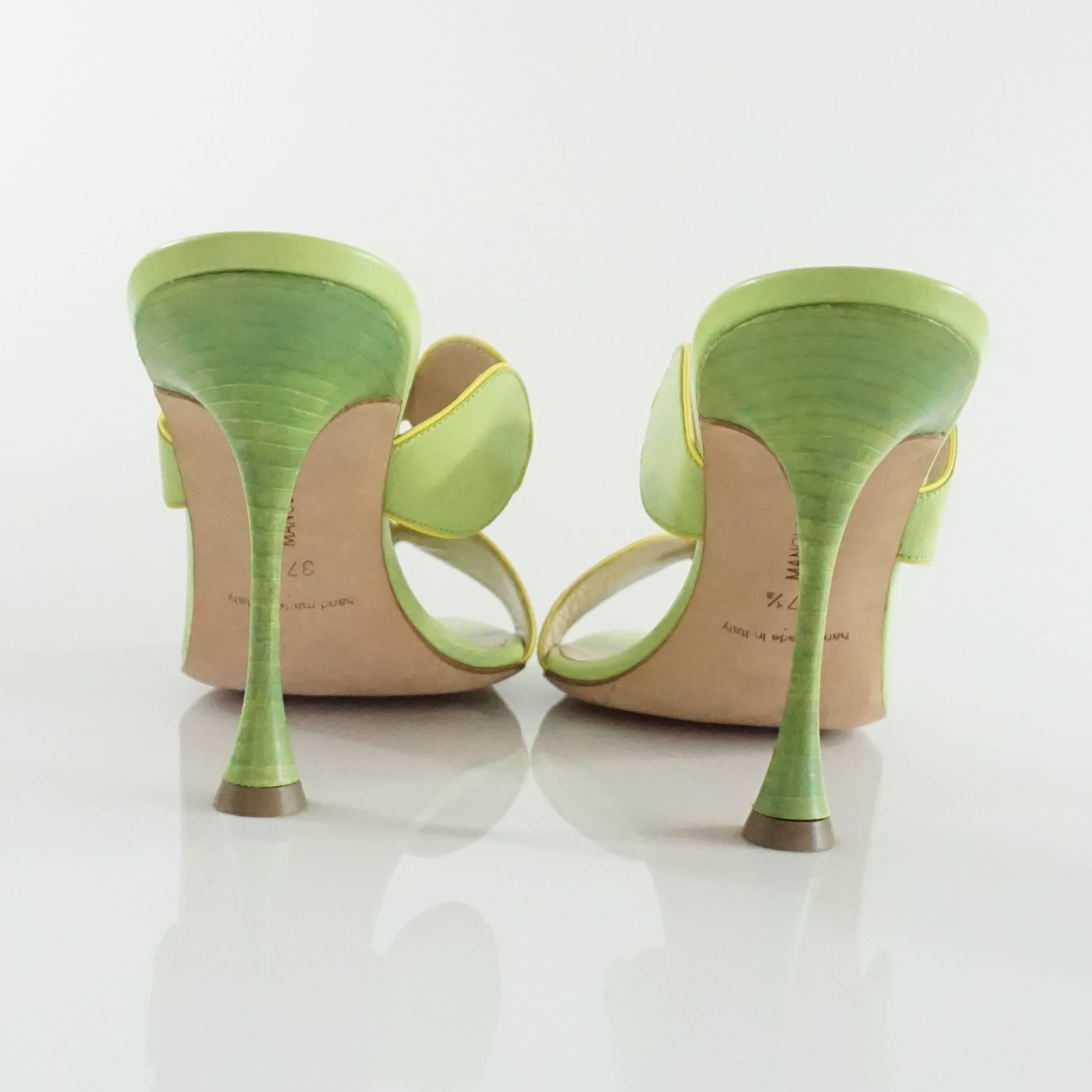 Manolo Blahnik Green Leather Double Strap Sandals - 37.5 In Good Condition In West Palm Beach, FL