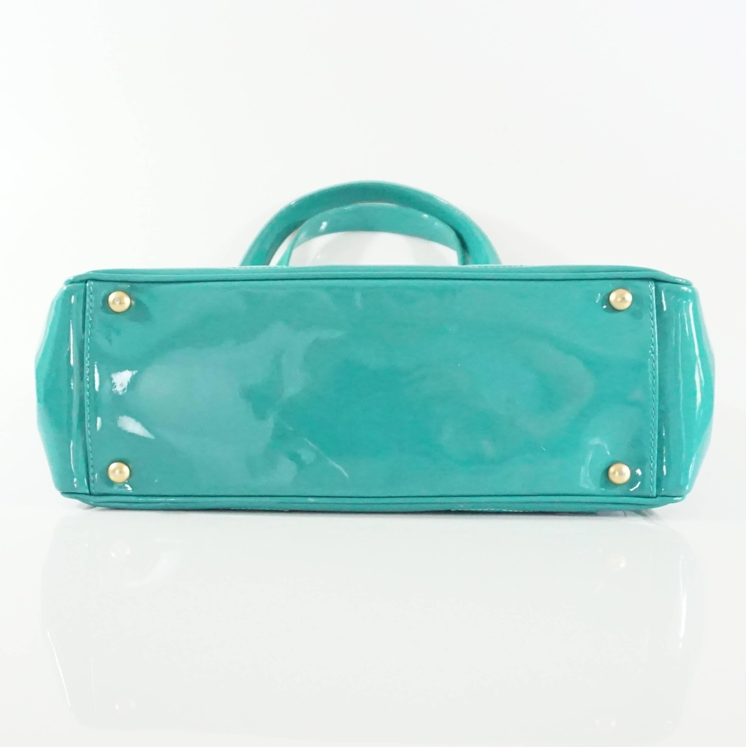Chanel Teal Patent Mini Tote with CC Logo - 2004-2005 In Fair Condition In West Palm Beach, FL