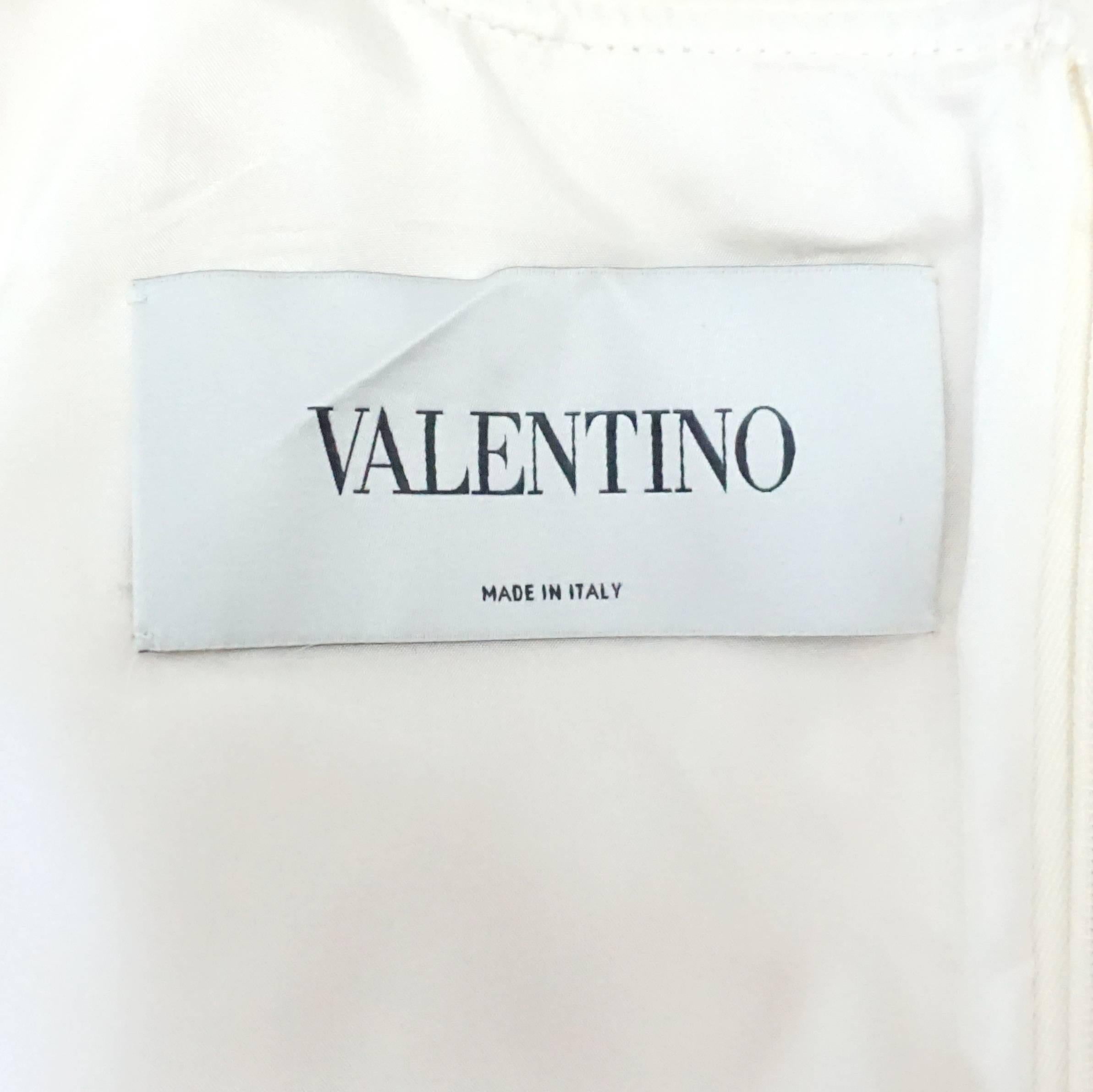 Valentino Ivory Wool Ruffle Dress with Pockets - 6 In Excellent Condition In West Palm Beach, FL