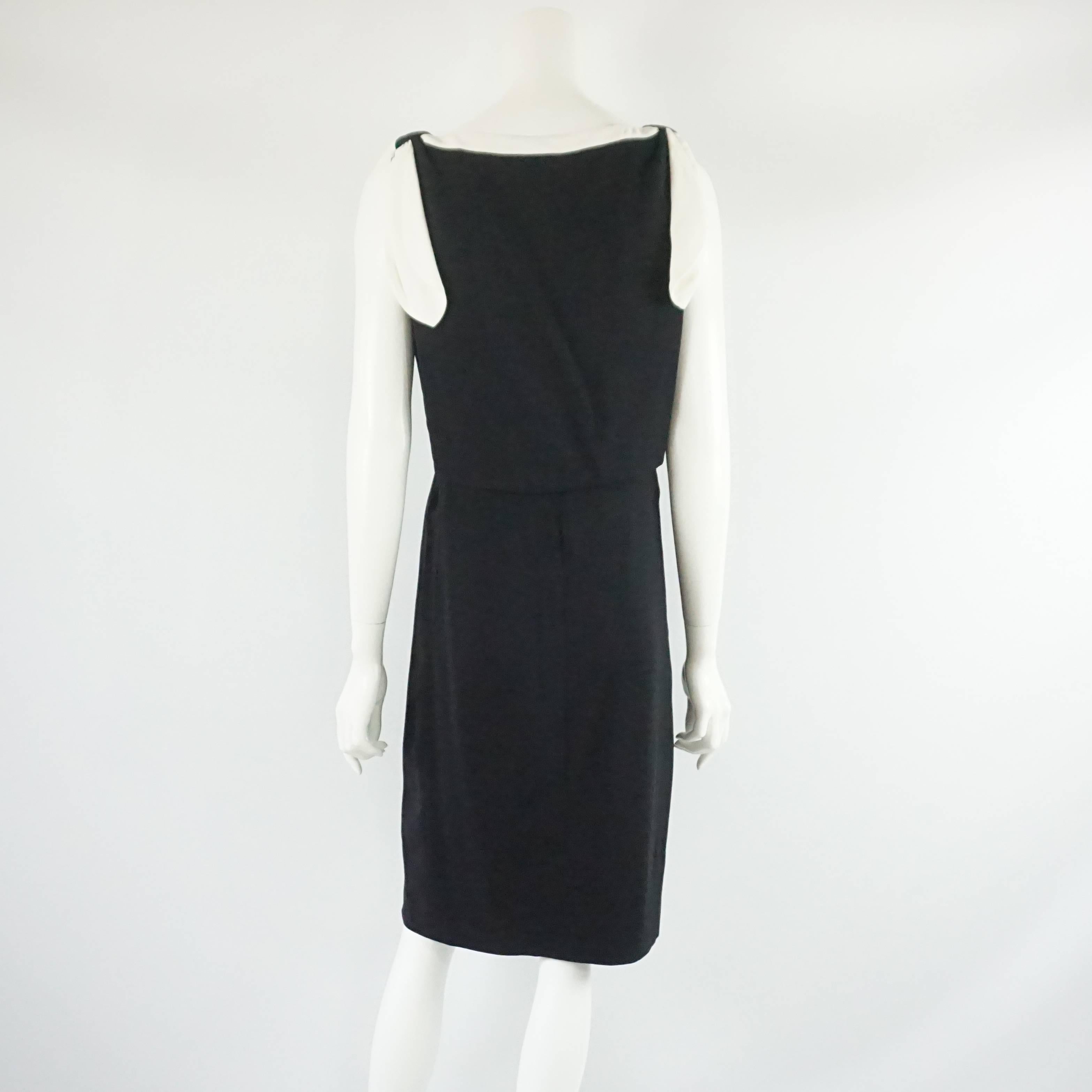 Valentino Black and Ivory Sleeveless Bow Dress - 10 In Good Condition In West Palm Beach, FL