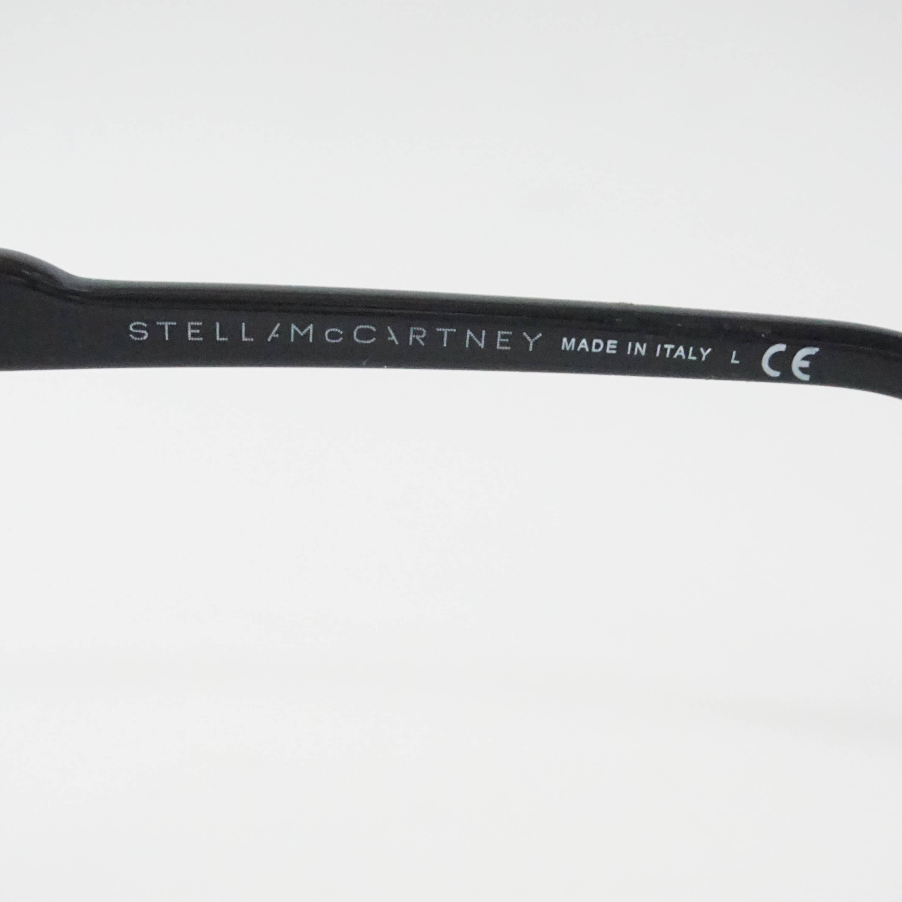 Stella McCartney - Lunettes de soleil bleues et noires  Pour femmes en vente