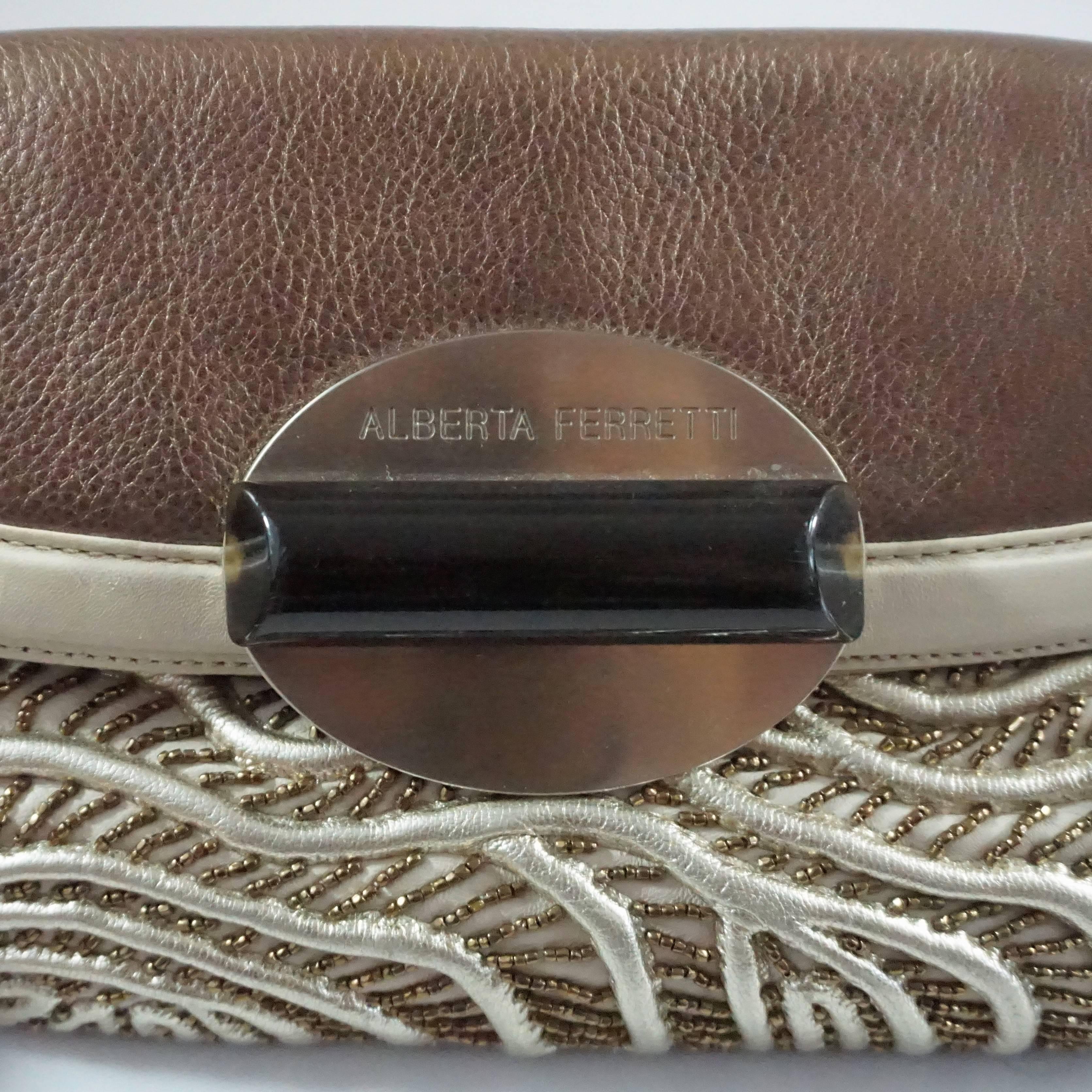 Alberta Ferretti - Pochette ivoire et bronze perlée  Bon état - En vente à West Palm Beach, FL
