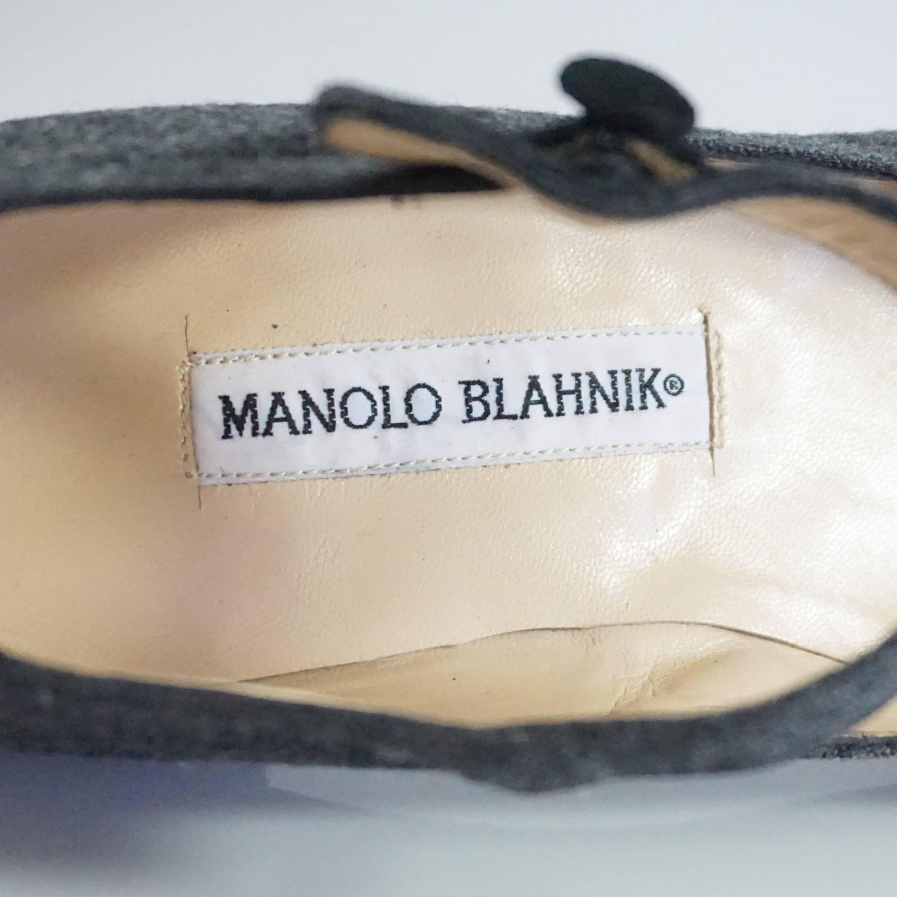 Manolo Blahnik Grey Wool and Black Suede Mary Jane Style Shoes-37.5 In Excellent Condition For Sale In West Palm Beach, FL