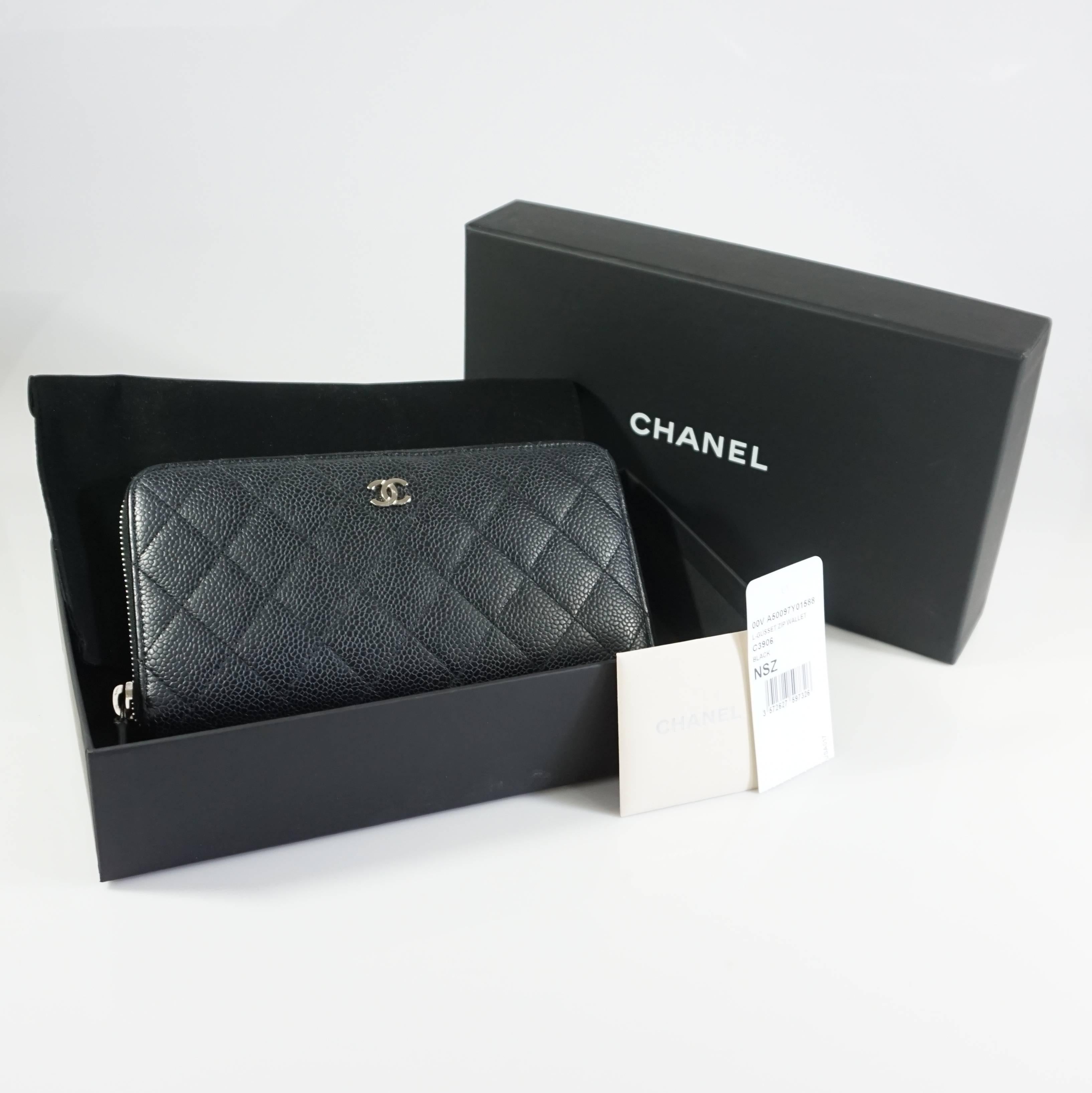 Chanel Black Caviar Leather Zippy Wallet  In Good Condition In West Palm Beach, FL