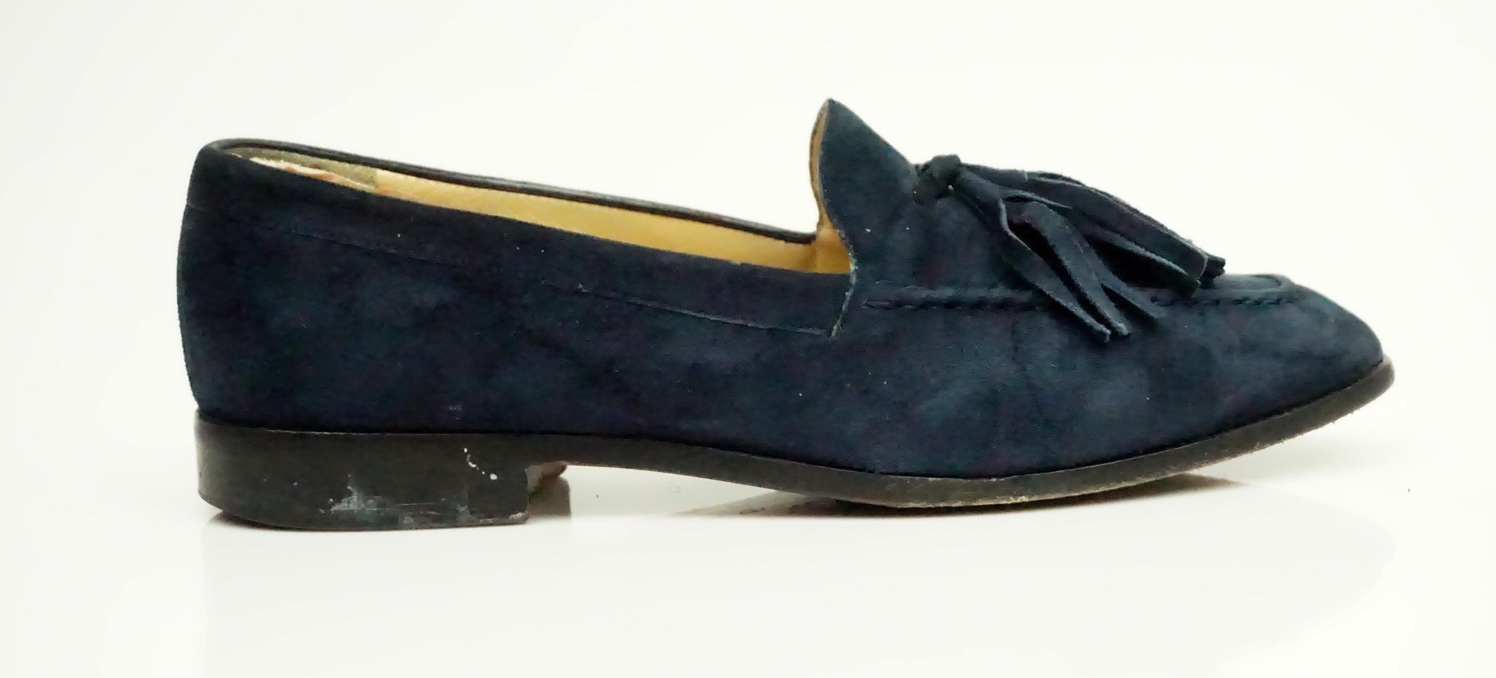 Gucci Vintage Navy Suede Tassel Loafer - 6  These beautiful loafers are in good condition. They are completely covered in suede and have a suede tassel detail in the front. The bottom of the shoe has some wear and the shoe itself has a bit of wear