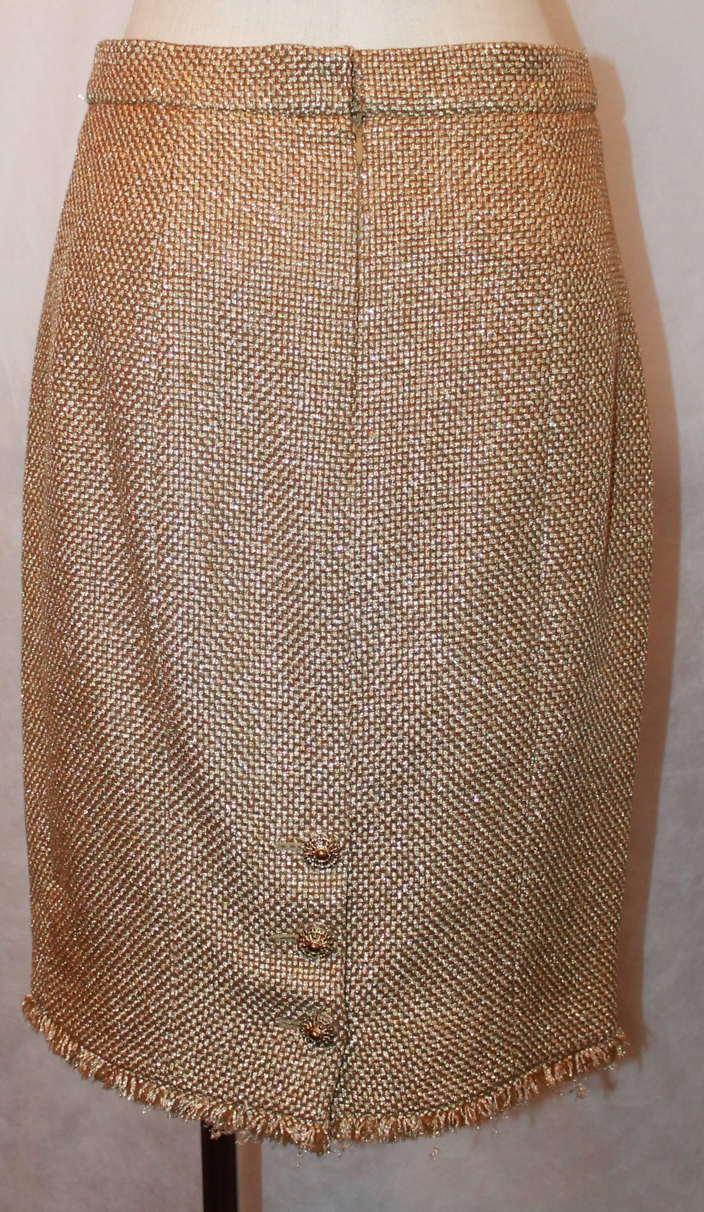 Chanel Metallic Gold Tweed Skirt with Fringe Trim & 2 Pockets  13C- NWT - 40 In New Condition In West Palm Beach, FL