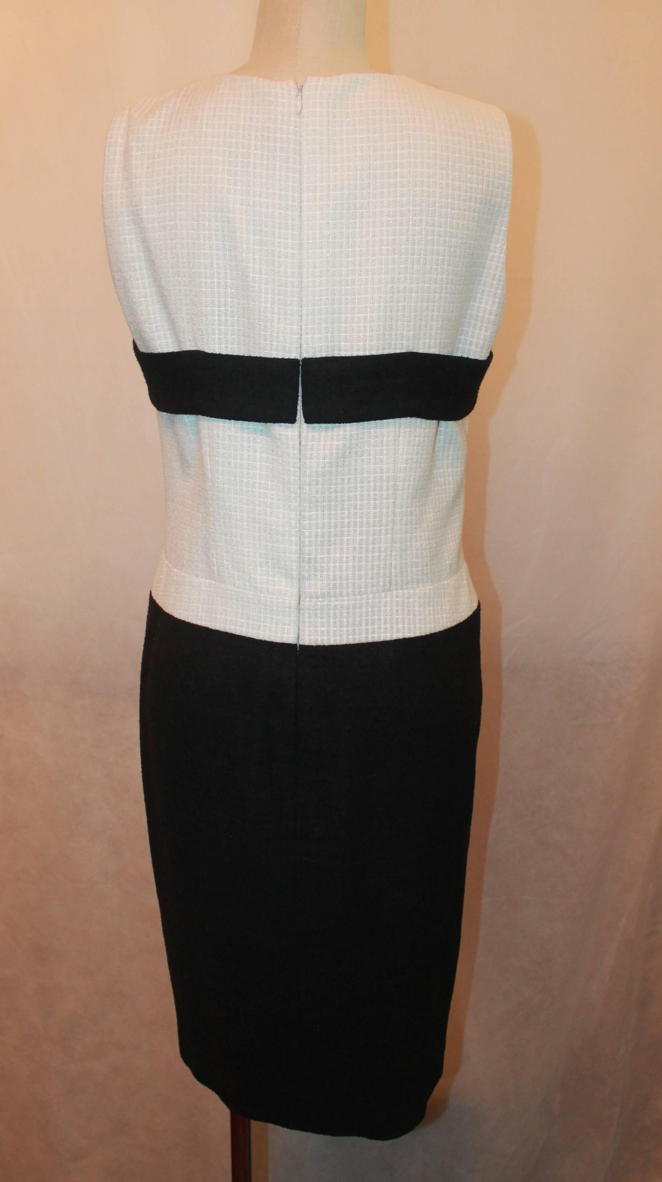 Beige Chanel 2009 Black & White Tweed Sleeveless Dress with Front Bow - 42