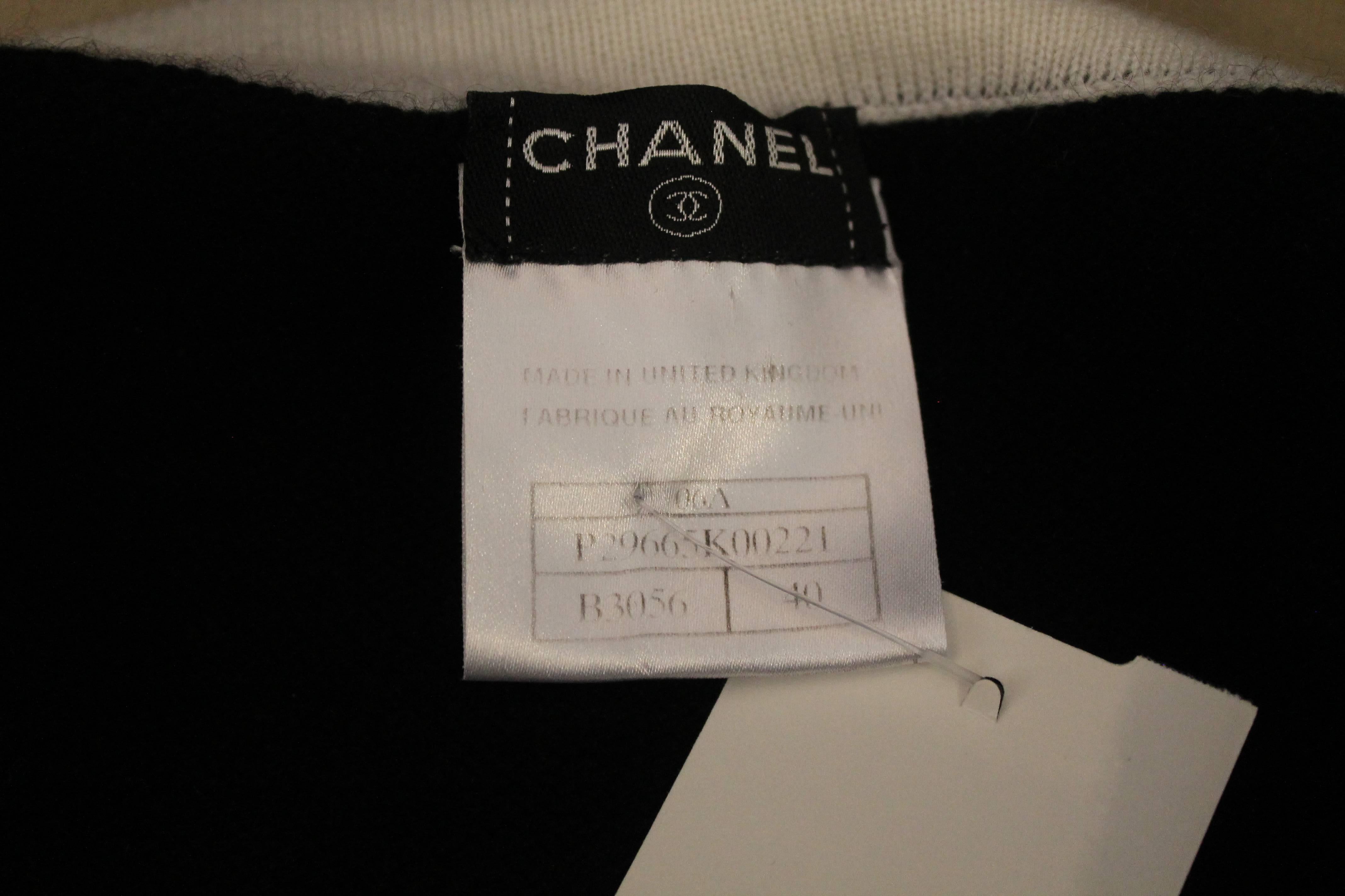 Chanel Sleeveless Black Cashmere Tank w/ Ivory Trim - 40 2