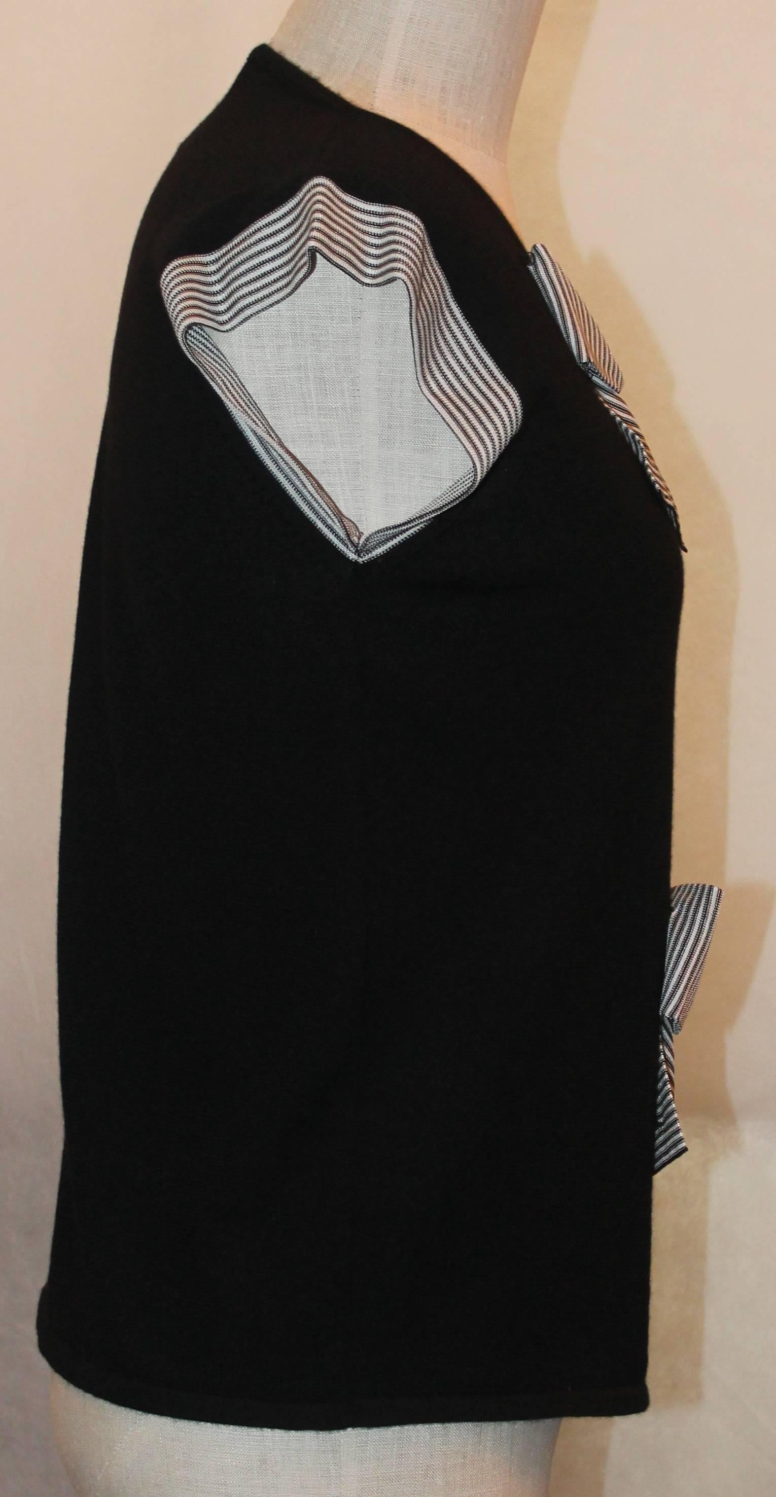 Chanel 2007 Black Cashmere & Silk Top w/ Bow & Chain Detail - 40  In Excellent Condition In West Palm Beach, FL