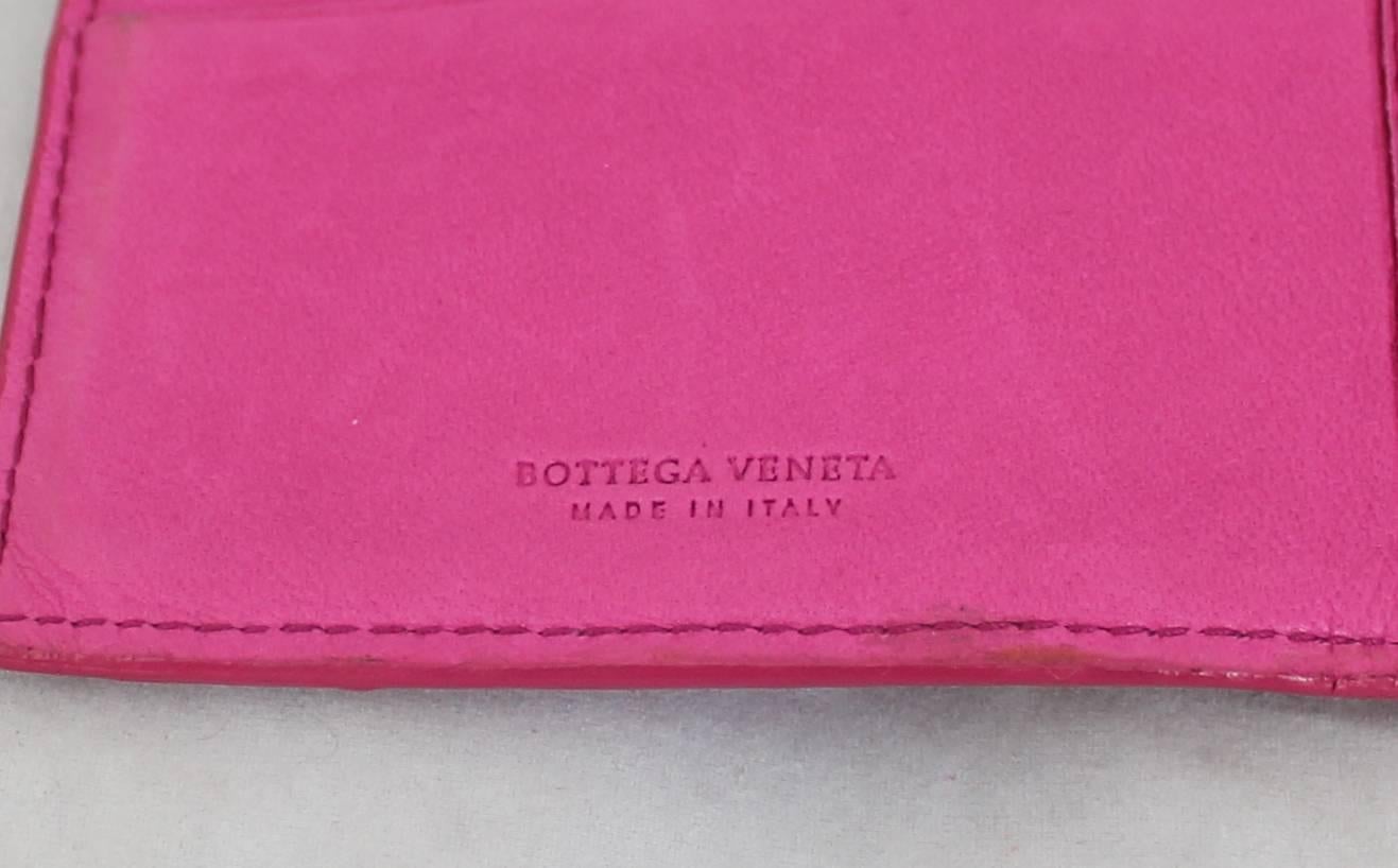 Bottega Veneta Pink Woven Leather Wallet In Fair Condition In West Palm Beach, FL