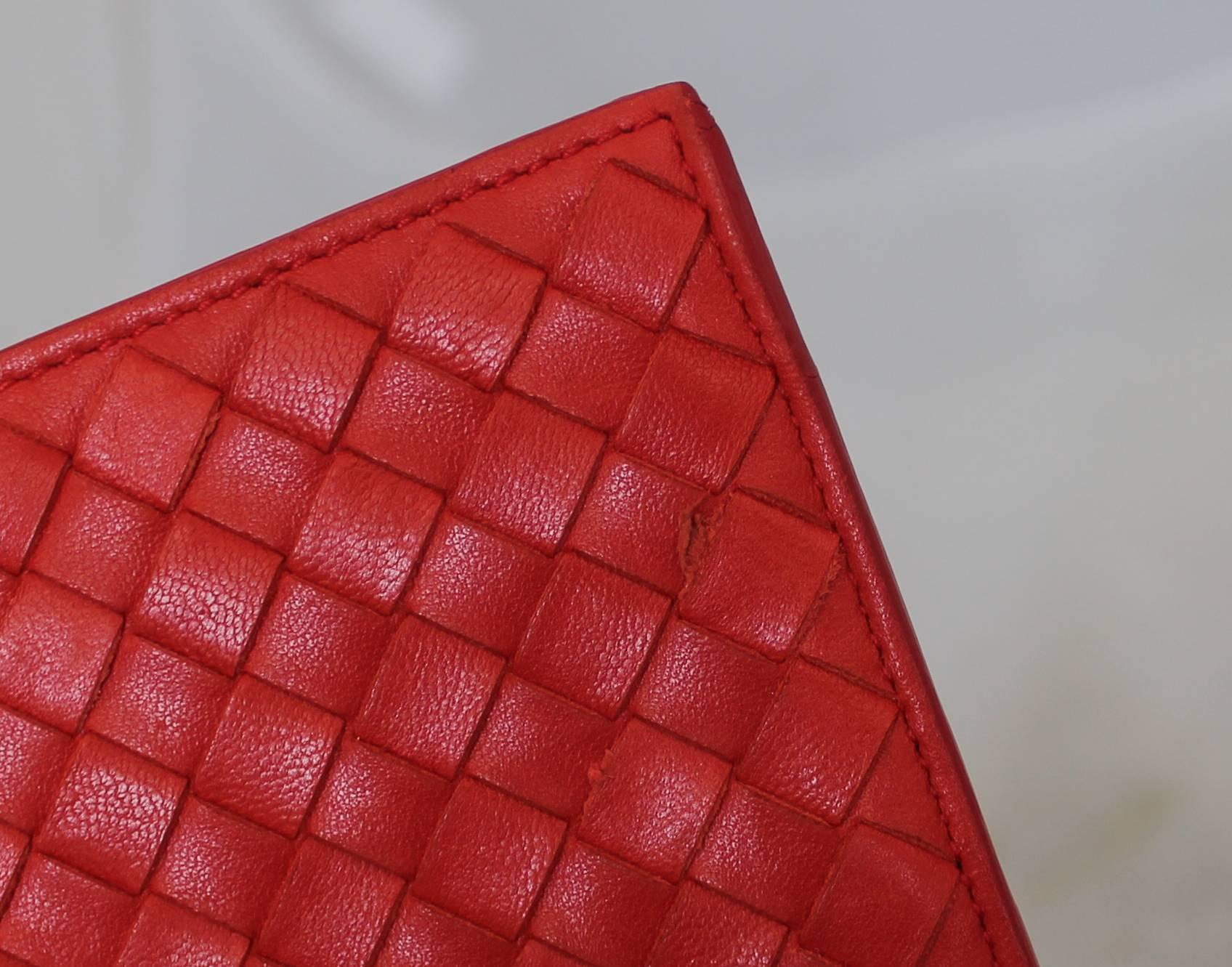Bottega Veneta Red Woven Leather Wallet In Fair Condition In West Palm Beach, FL