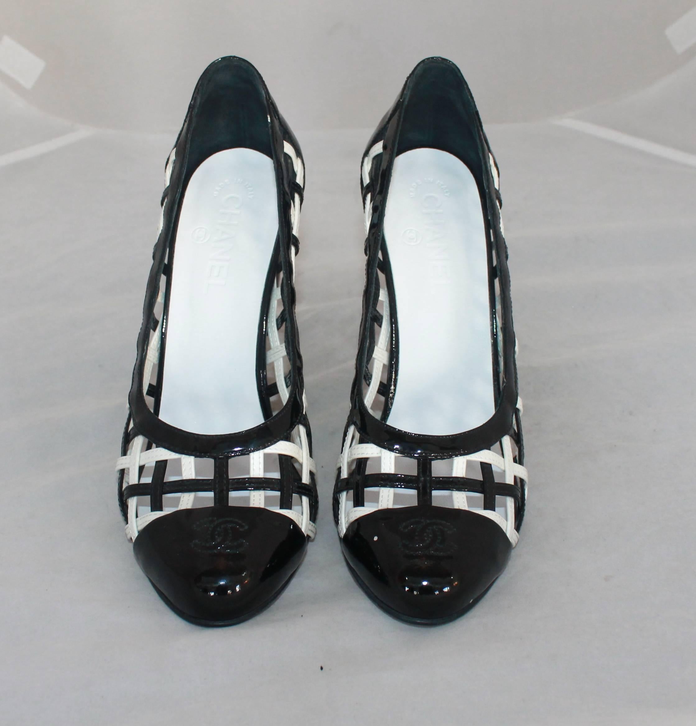 Chanel Black & White Patent Crisscross Pumps w/ Black Toe - 40.5 In Excellent Condition In West Palm Beach, FL
