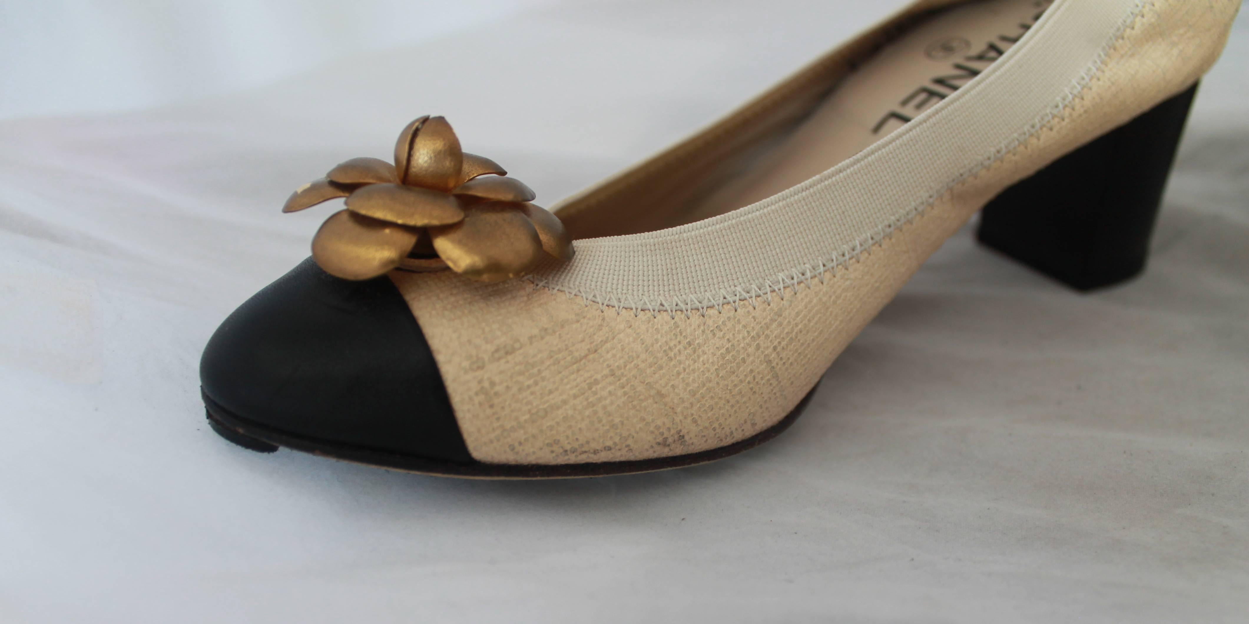 Women's Chanel Beige Textured  Leather Scrunch Pumps w/ Black Toe & Gold Camellia - 37
