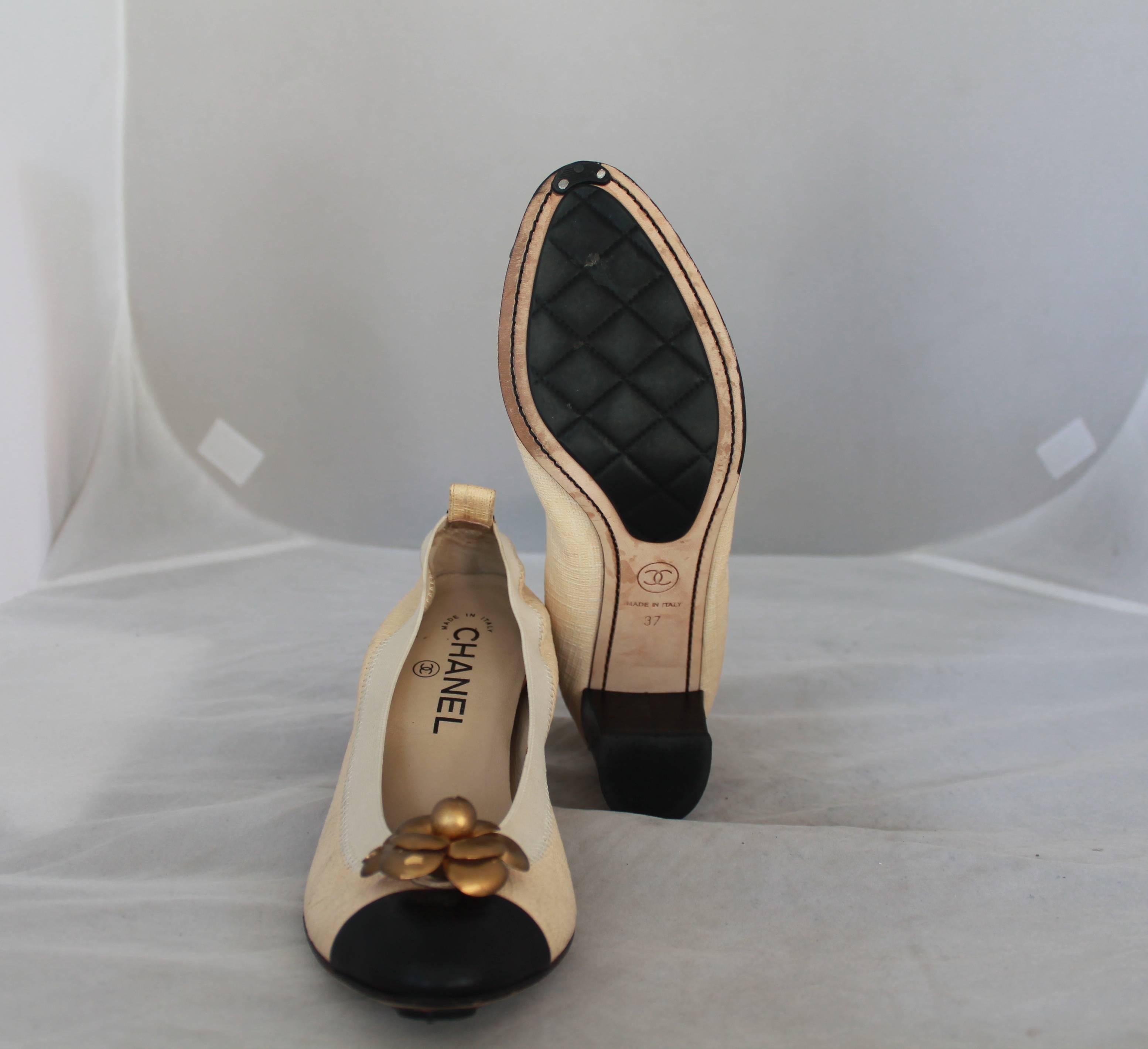 Chanel Beige Textured  Leather Scrunch Pumps w/ Black Toe & Gold Camellia - 37 1
