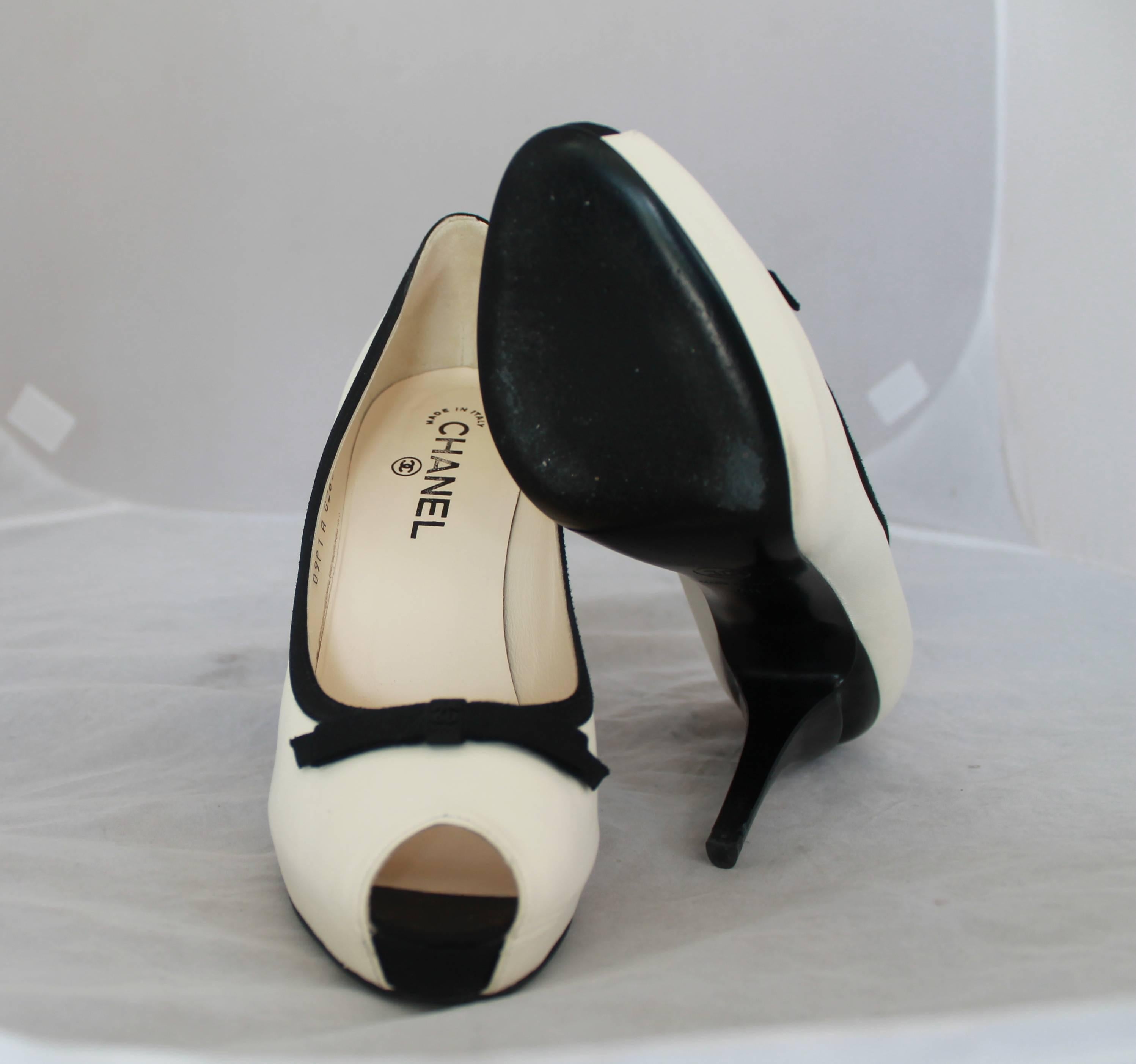 Beige Chanel Ivory & Black Lambskin Peep Toe Pumps w/ Black Ribbon Trim - 40.