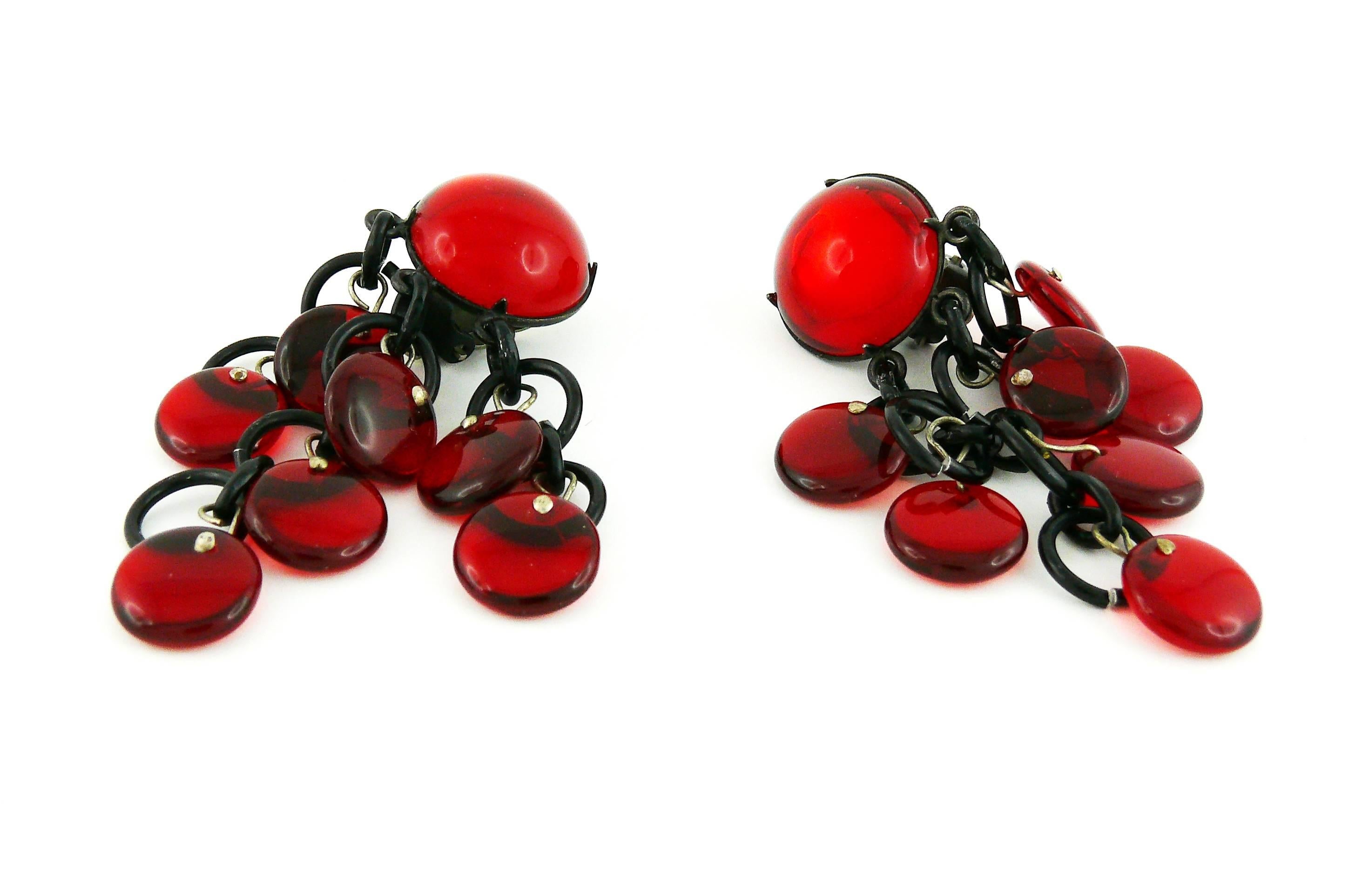 Paco Rabanne Vintage Red Glass and Metal Dangling Earrings In Excellent Condition In Nice, FR